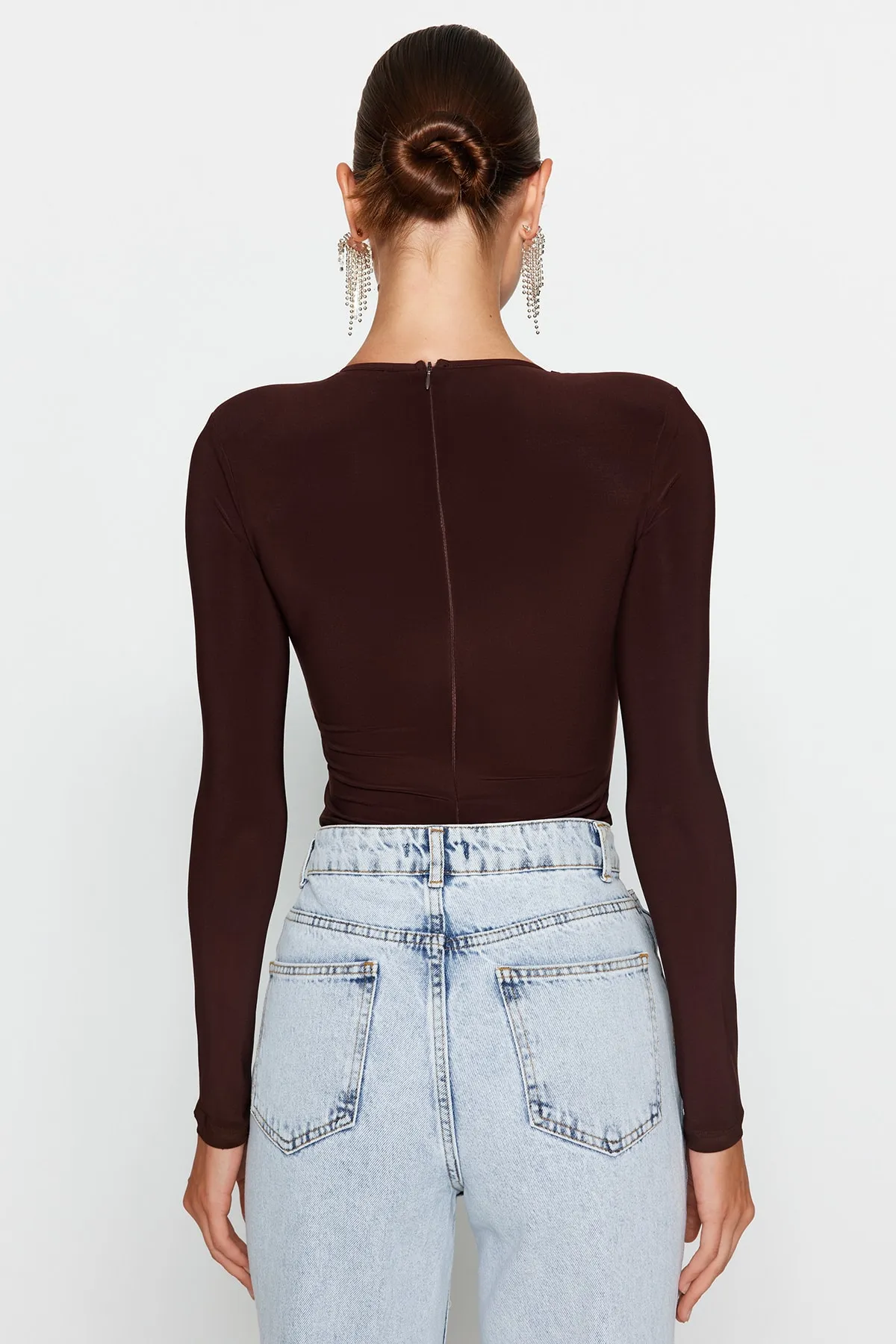 Trendyol Collection  Brauner Strickbody mit Cut-Outs/Fensterdetail TPRAW24BD00001