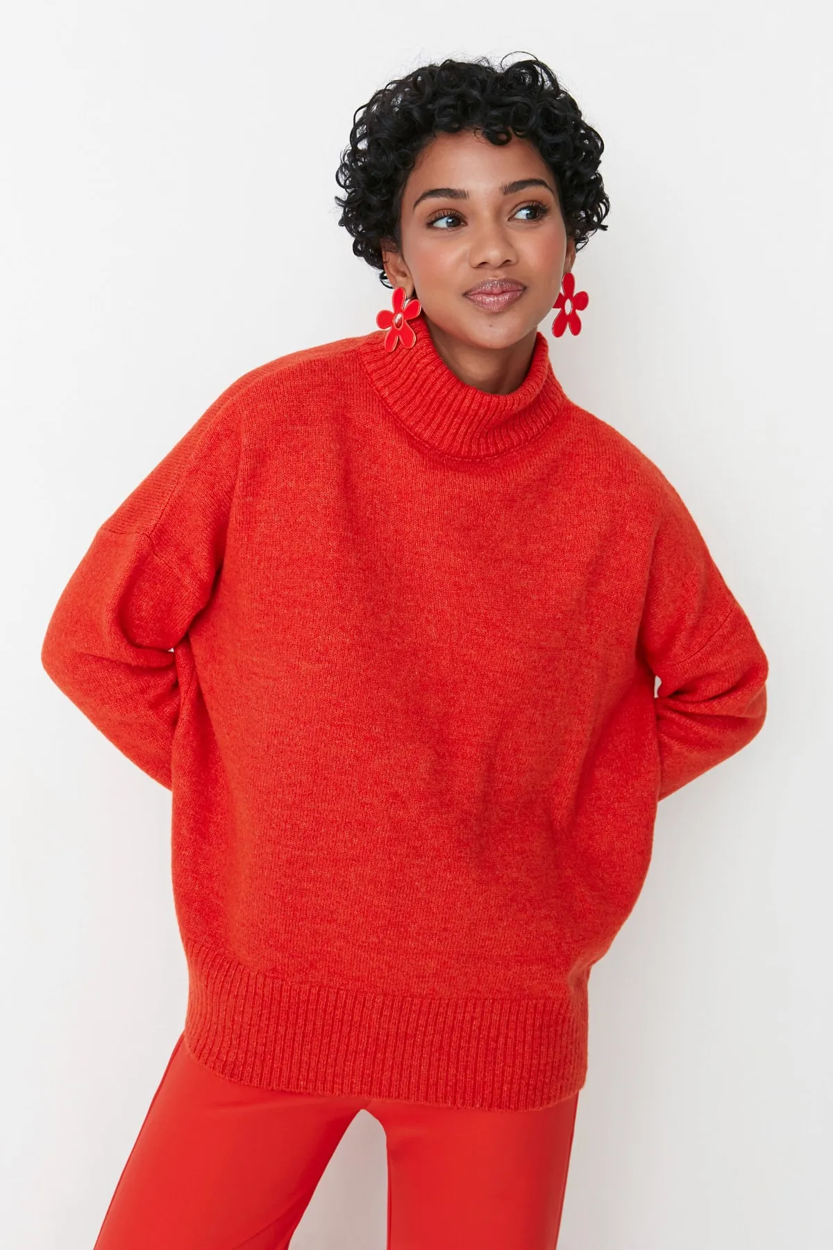 Trendyol Collection  Orangefarbener, weicher, strukturierter Strickpullover mit Stehkragen und weiter Passform TWOAW23KZ00469