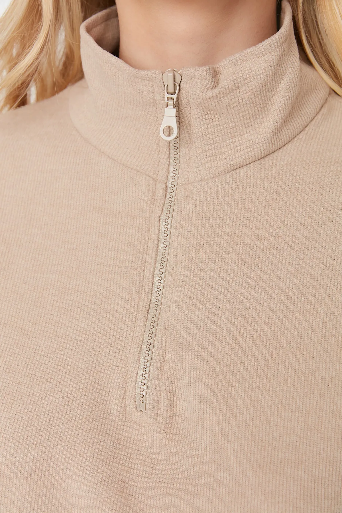 Trendyol Collection  Beiges Strick-Sweatshirt Thessaloniki/Strickoptik mit Reißverschlusskragen, Regular/Normal Fit, TWOAW22SW0732
