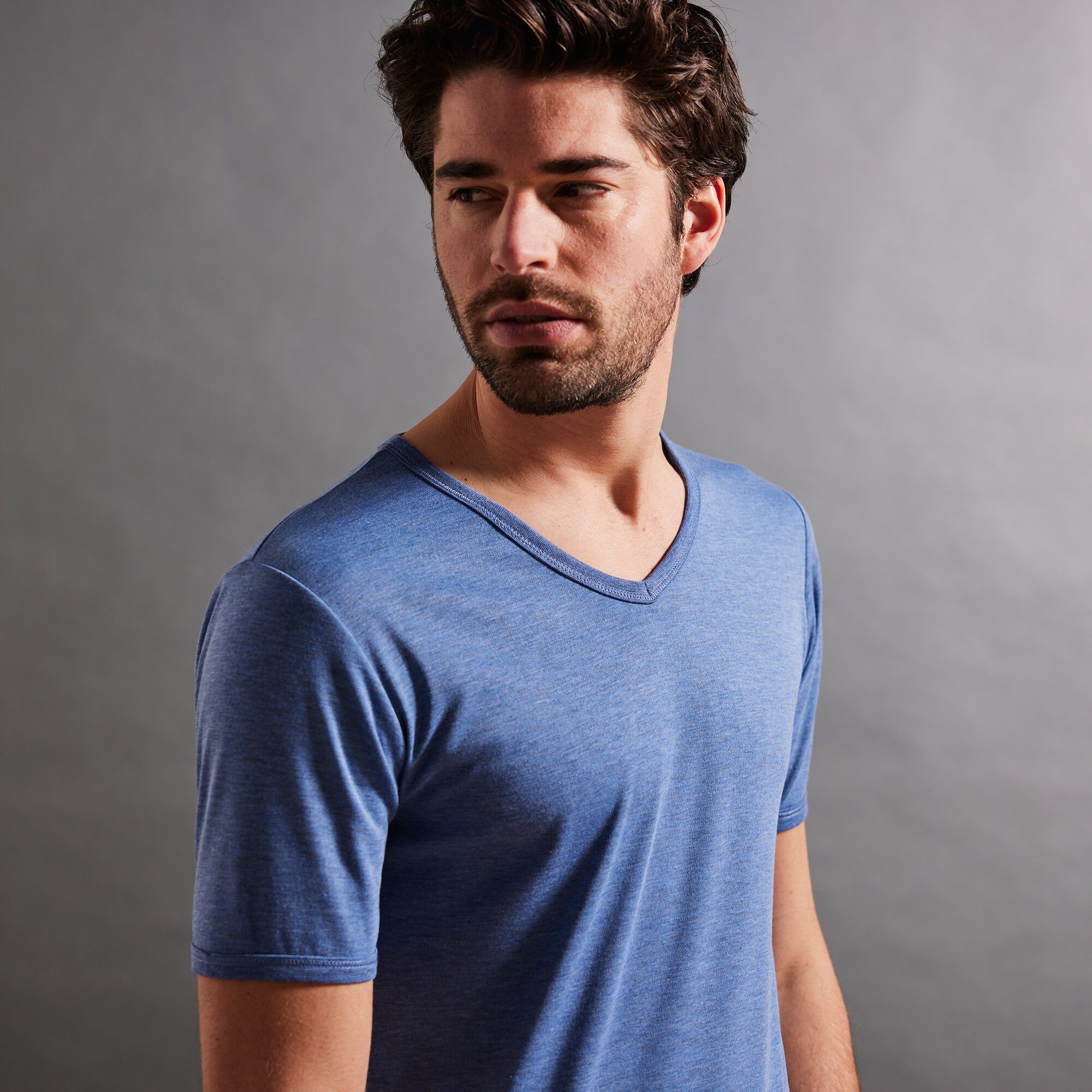Tee-shirt sous-vêtement homme col V manches courtes polyester