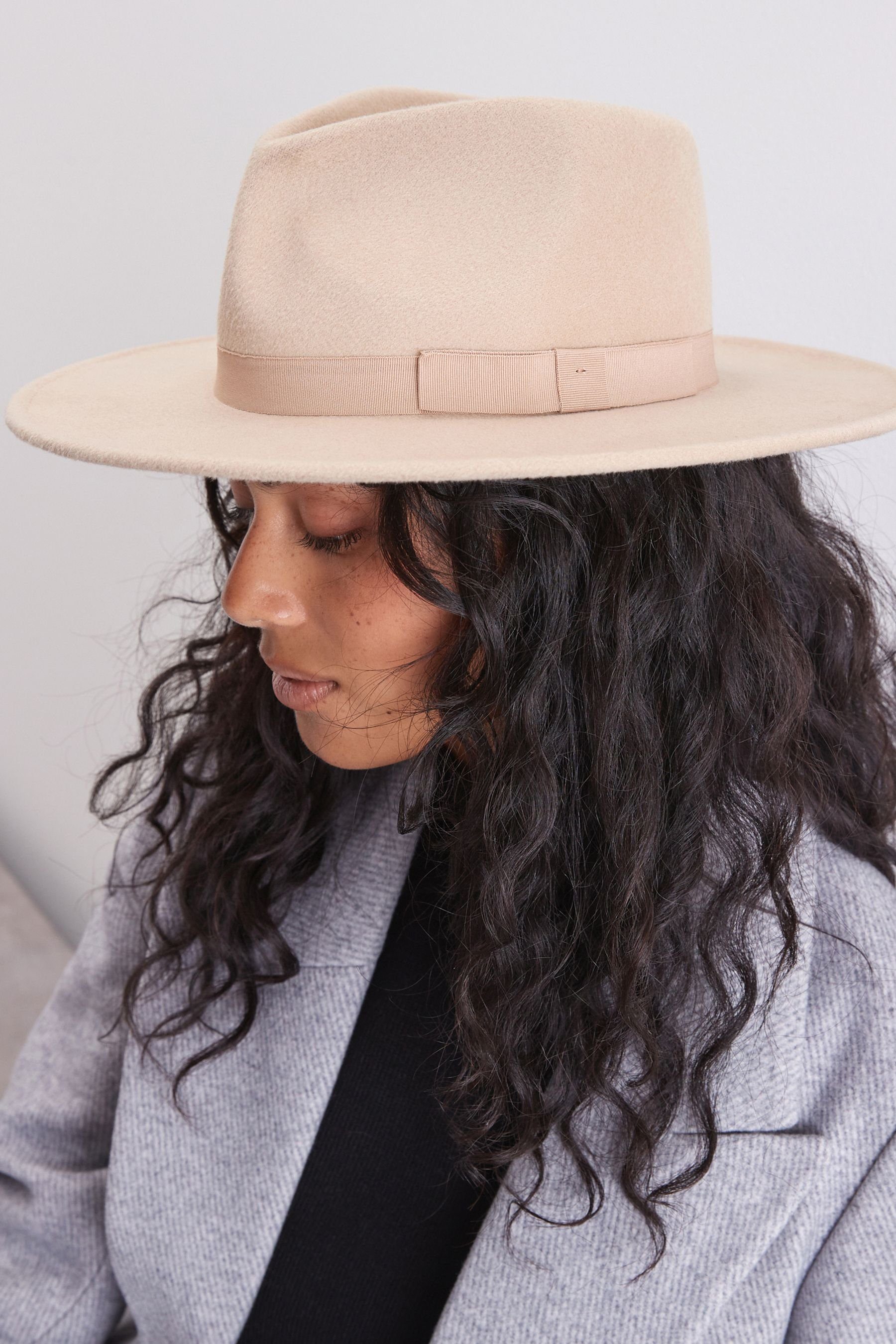 Next Fedora Fedora-Hut (1-St)