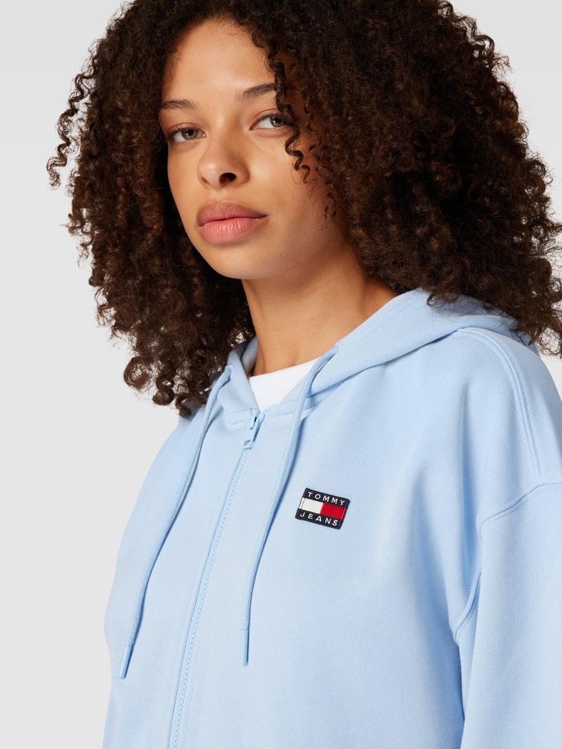 Sweatjacke mit Eingrifftaschen in hellblau