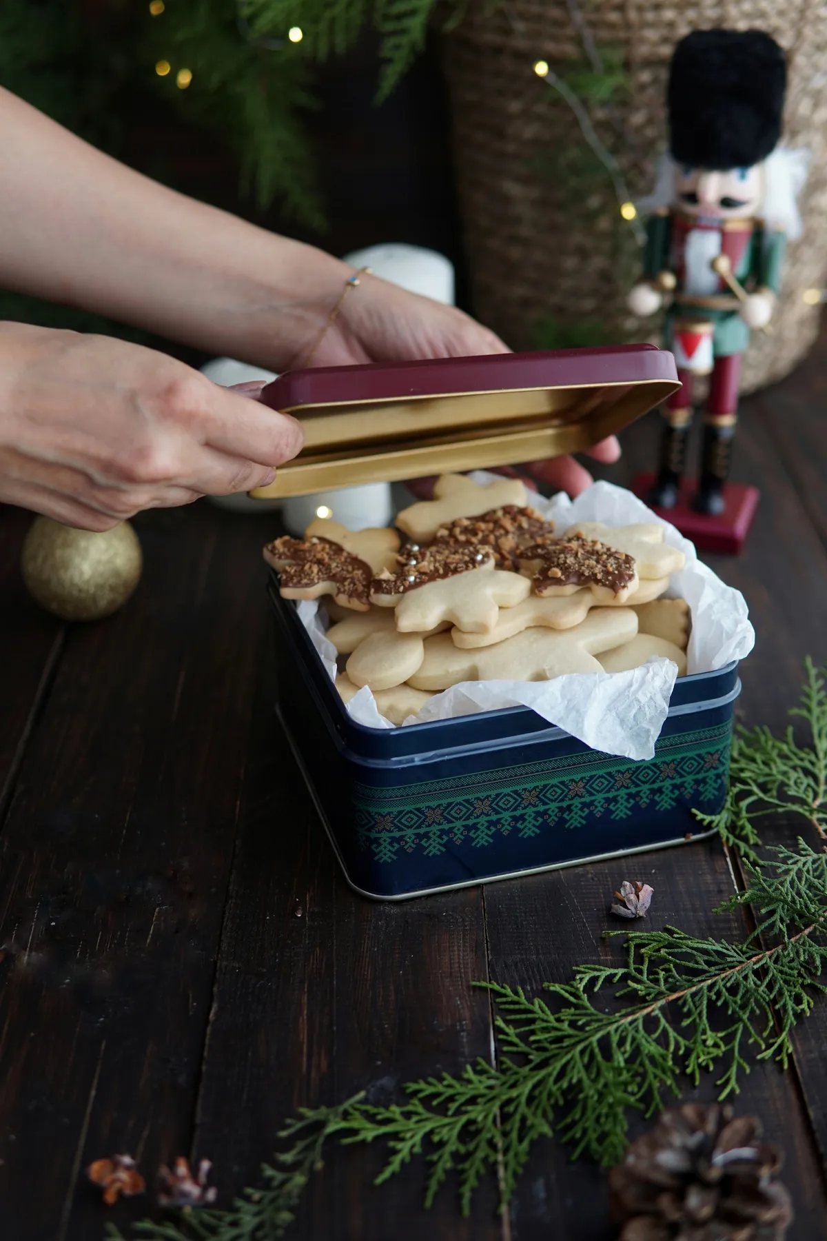 EVLE  Dreifaches Weihnachtsset, 15,8 x 15,8 x 8 cm, Ø14 x 7 cm, Ø31,5 cm Tablett erb571r