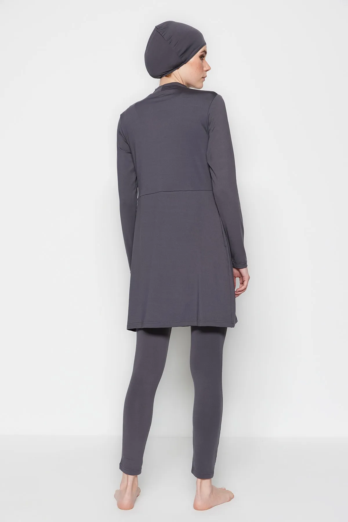 Trendyol Modest  Anthrazitfarbenes, detailliertes, vollständig überzogenes, gestricktes Lycra-Badeanzugset mit Rüschen und 4-teiligem Set TCTSS23CF00012