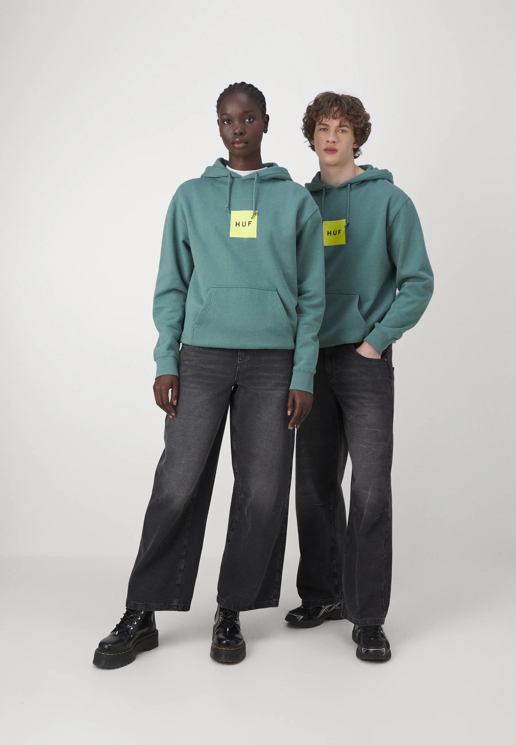 YOURTURN UNISEX - Vaqueros holgados