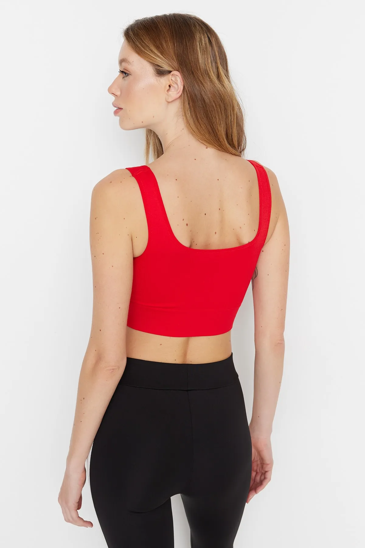 Trendyol Collection  Roter nahtloser/nahtlos unterstützter/formender gestrickter Sport-BH TWOAW23SS00019