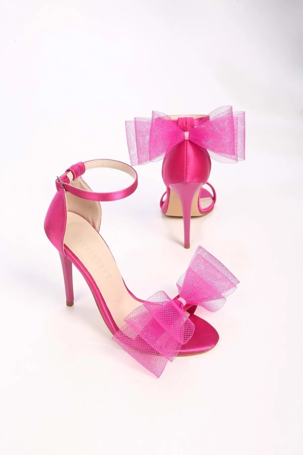 Shoeberry  Damen-High-Heels „Flores“ aus Satin in Fuchsia mit einem Riemen und Schleife