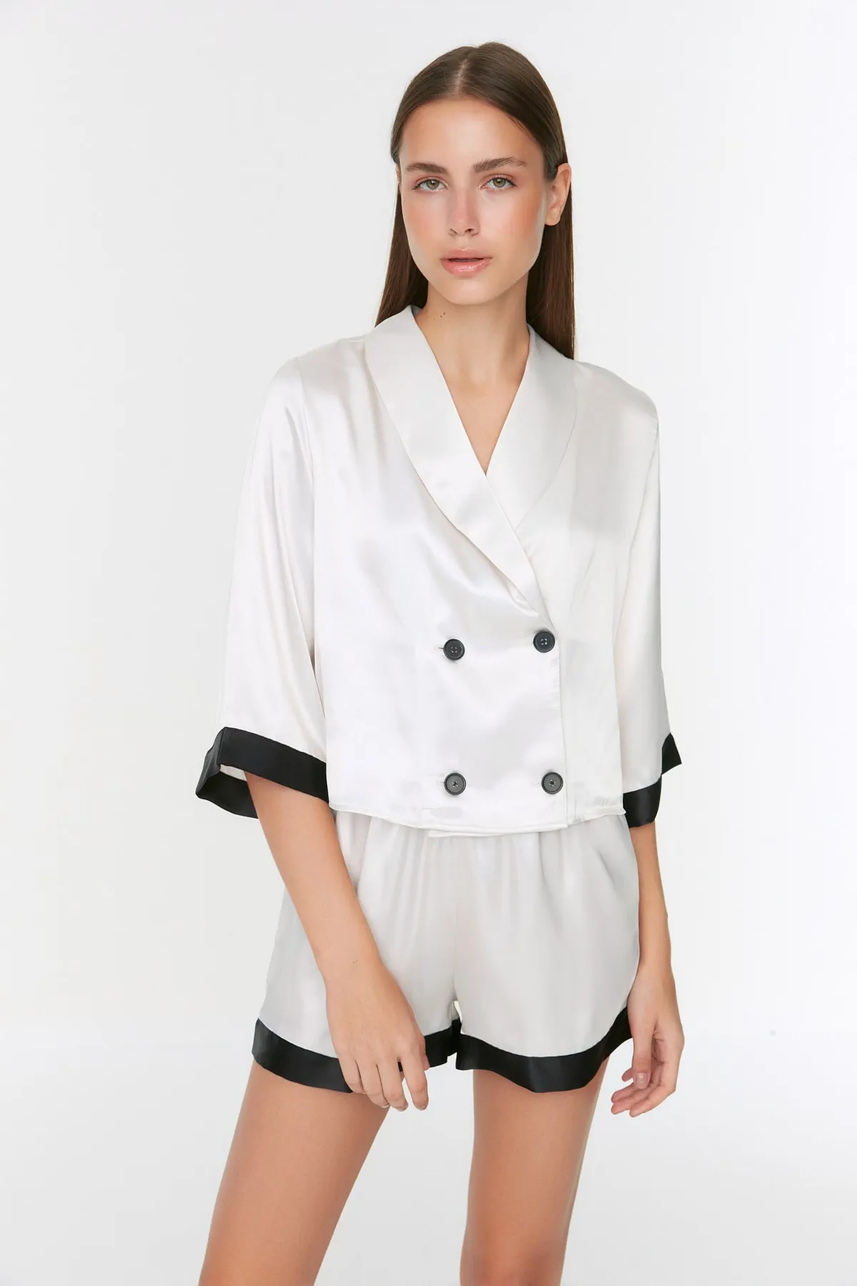 Trendyol Collection  Ecru gestreiftes Satin-Hemd-Shorts-Web-Pyjama-Set THMSS22PT0627