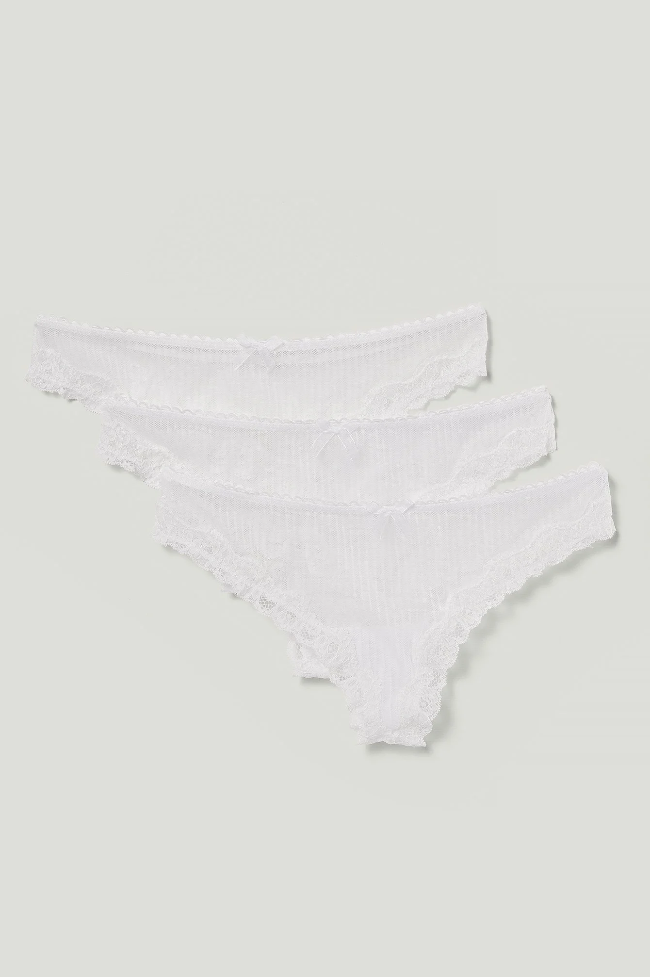 3er-Pack Strings mit Spitze