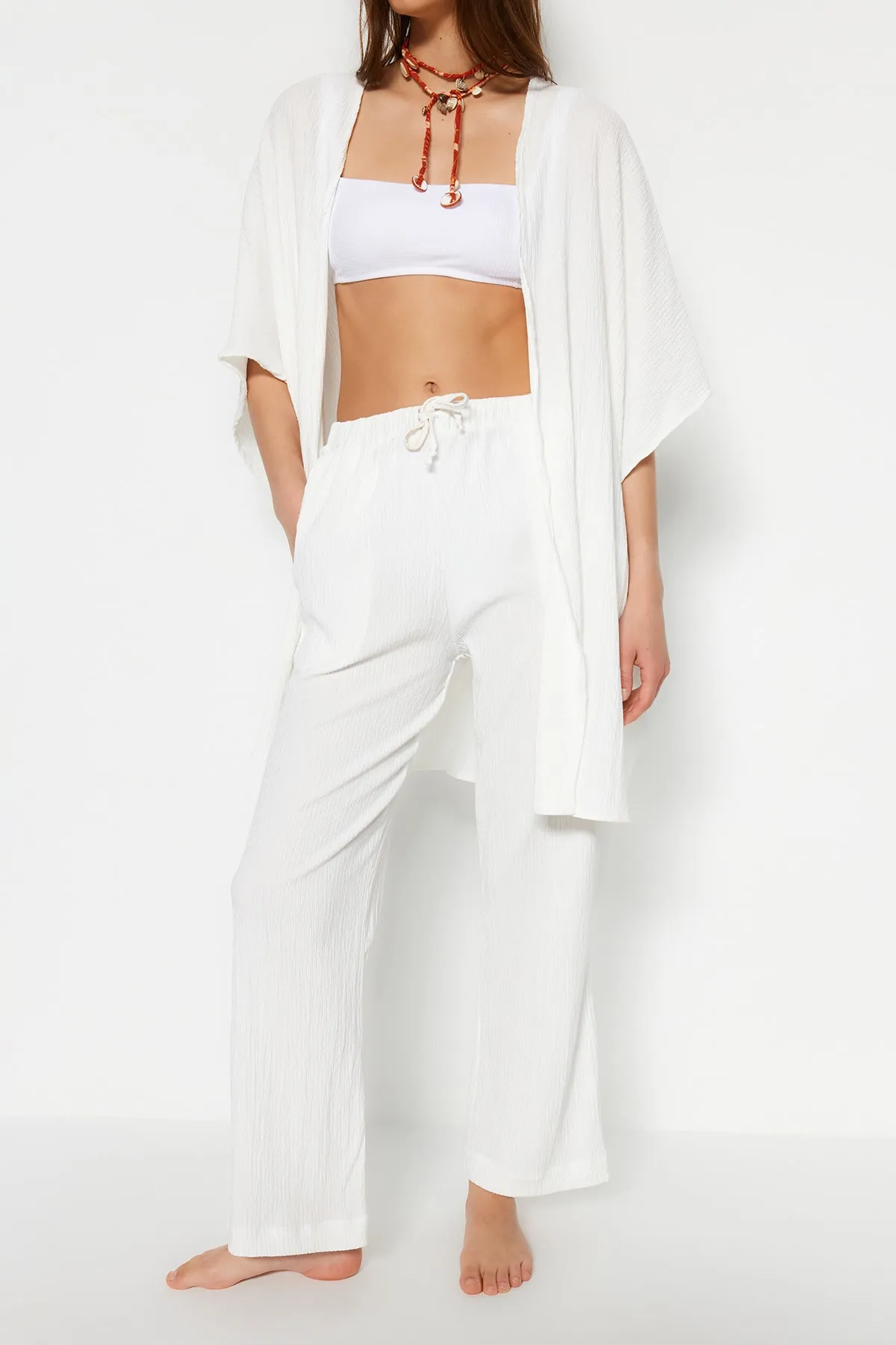 Trendyol Collection  Ecru gewebtes Kimono-Hosen-Set TBESS23AU00149