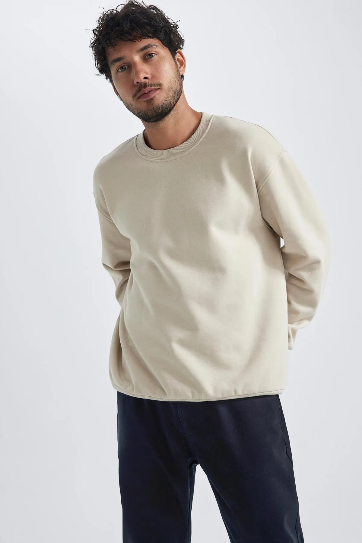 DeFacto  Basic-Sweatshirt mit Rundhalsausschnitt in Oversize-Passform