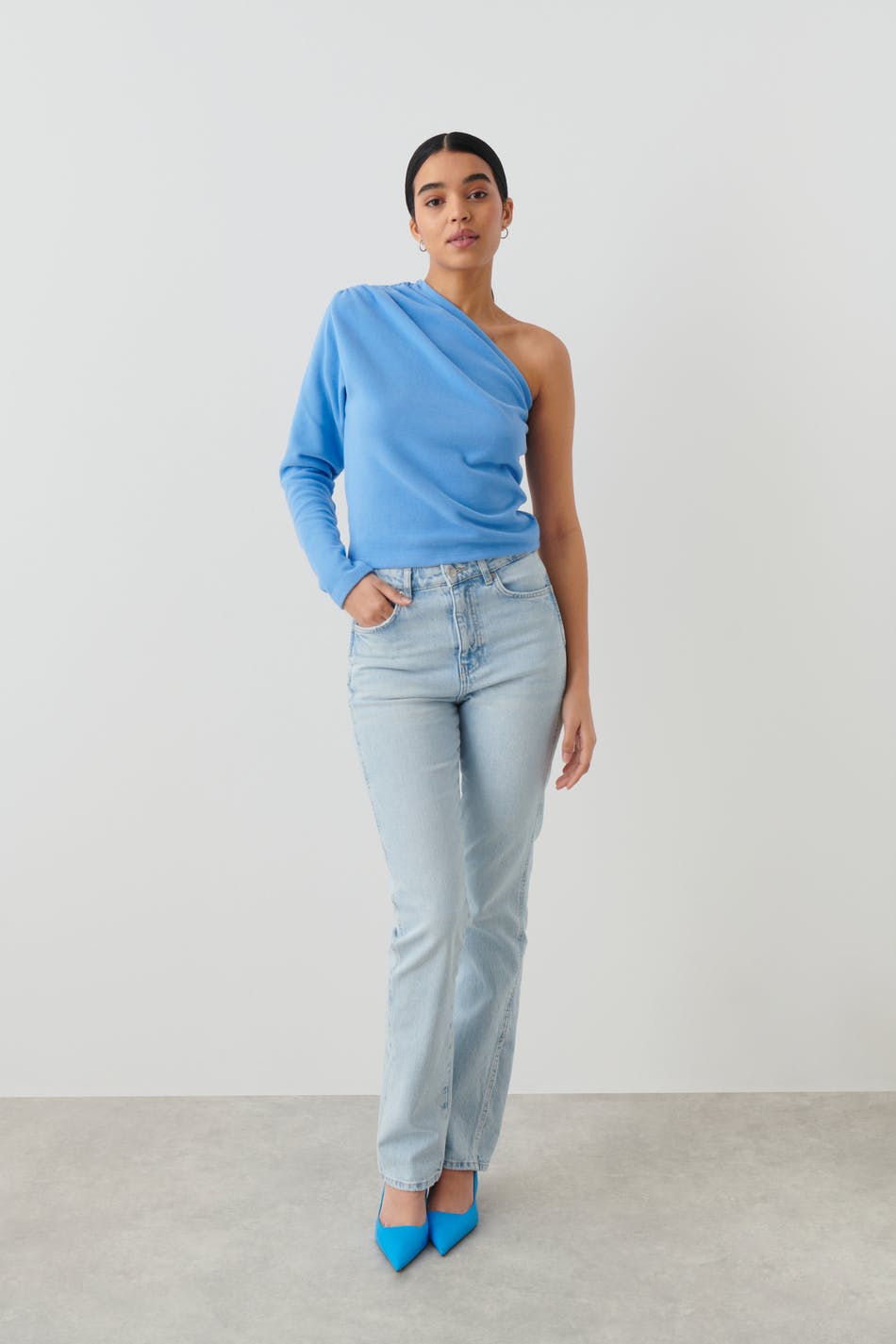 One shoulder top