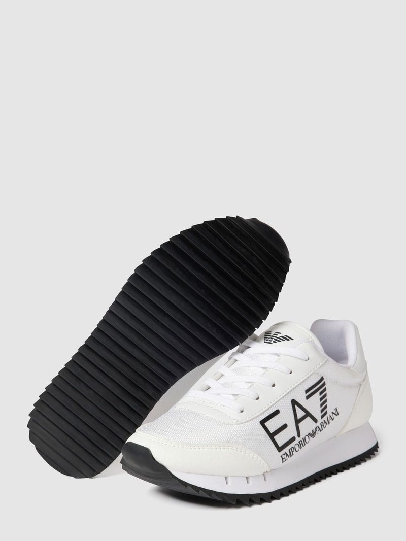 Sneaker mit Label-Prints in weiß