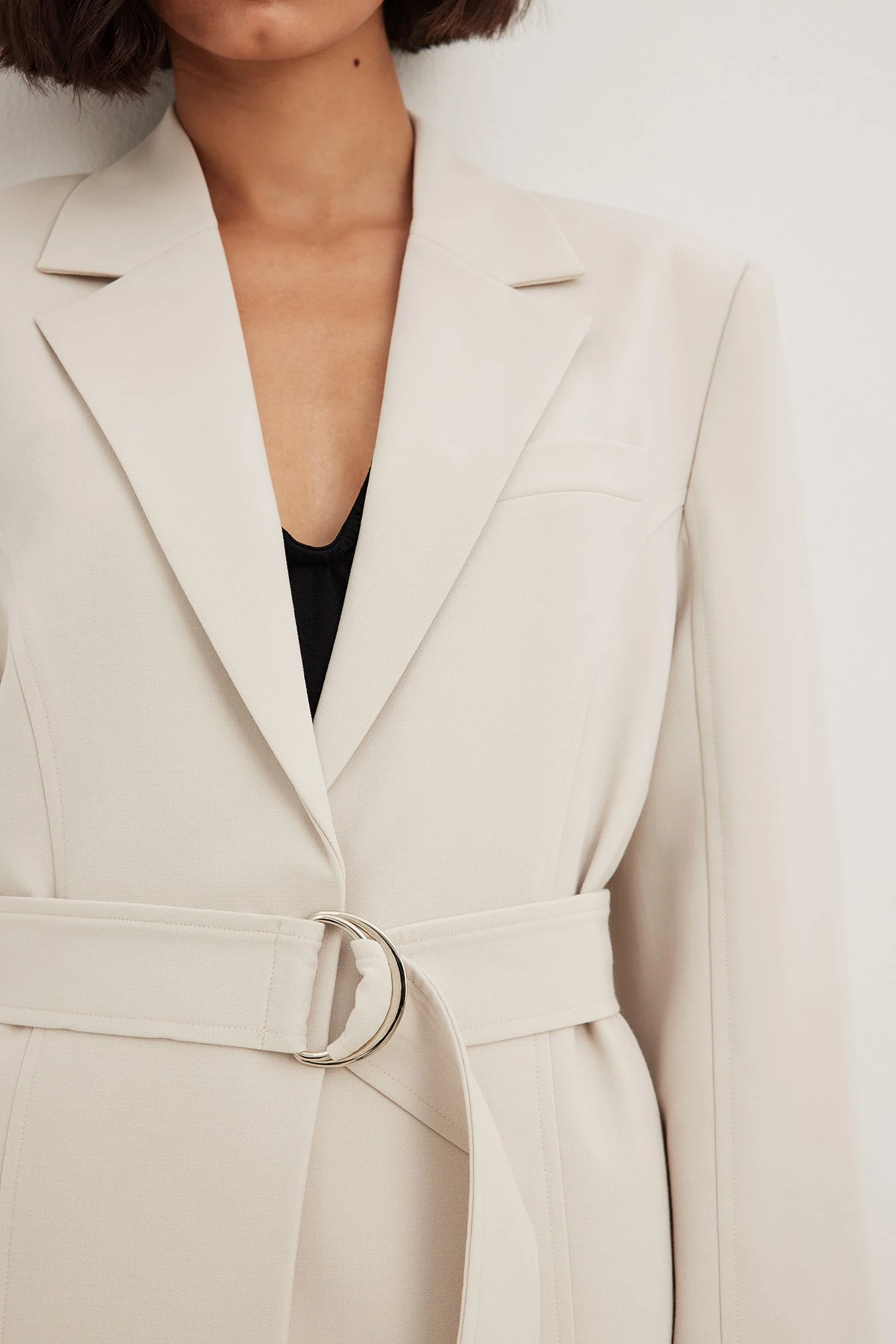 Blazer mit D-Ring-Gürtel und breiten Schultern