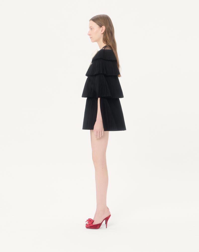 Capa de organza bordada
