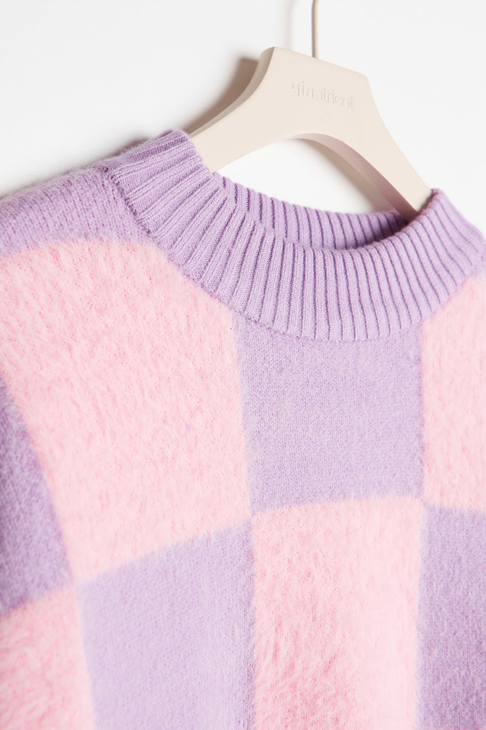 Y knit checked sweater