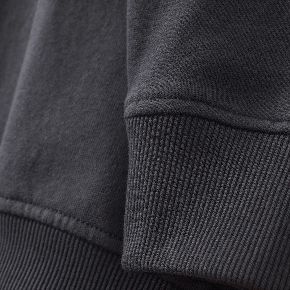 2 Jungen Hoodies mit Fußball-Stickerei