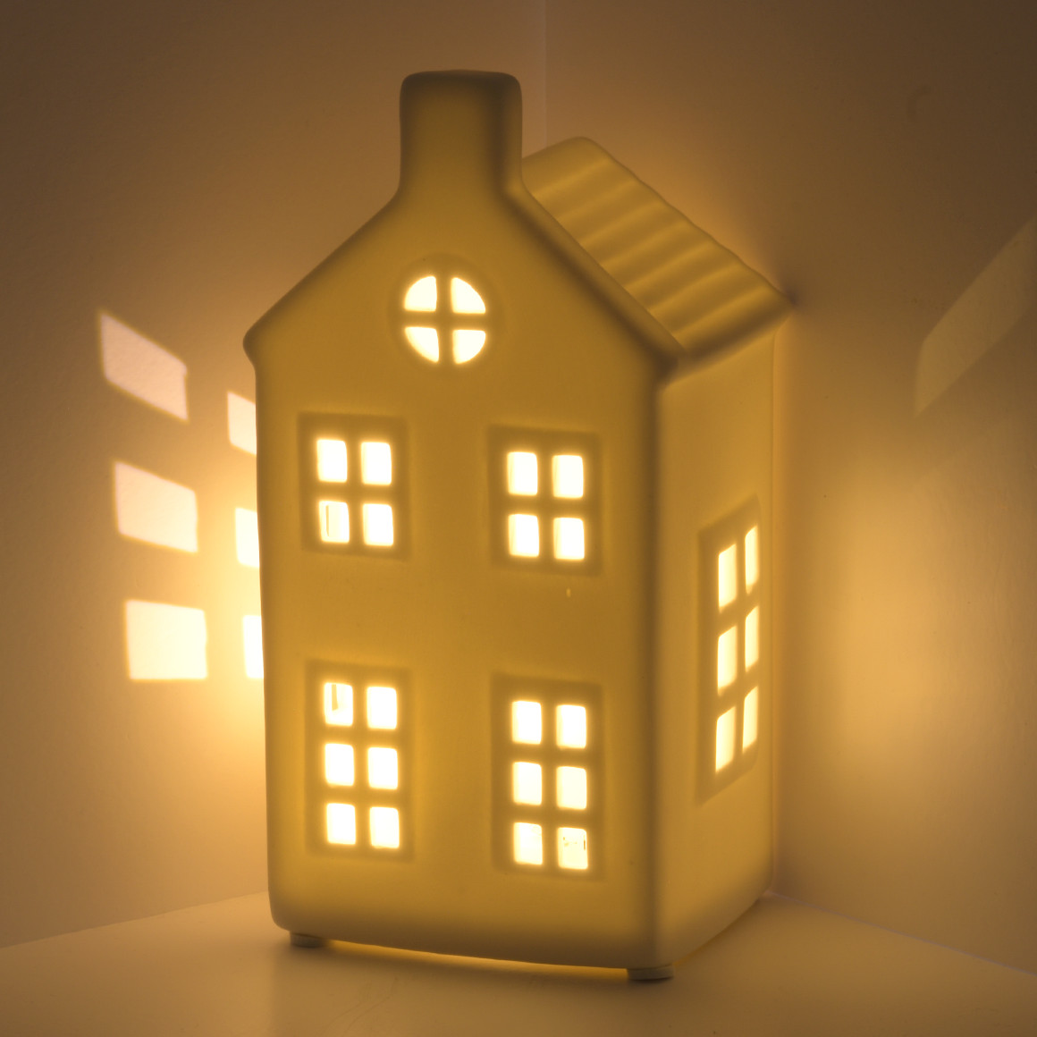 Großes  LED-Deko-Haus aus Porzellan weiss