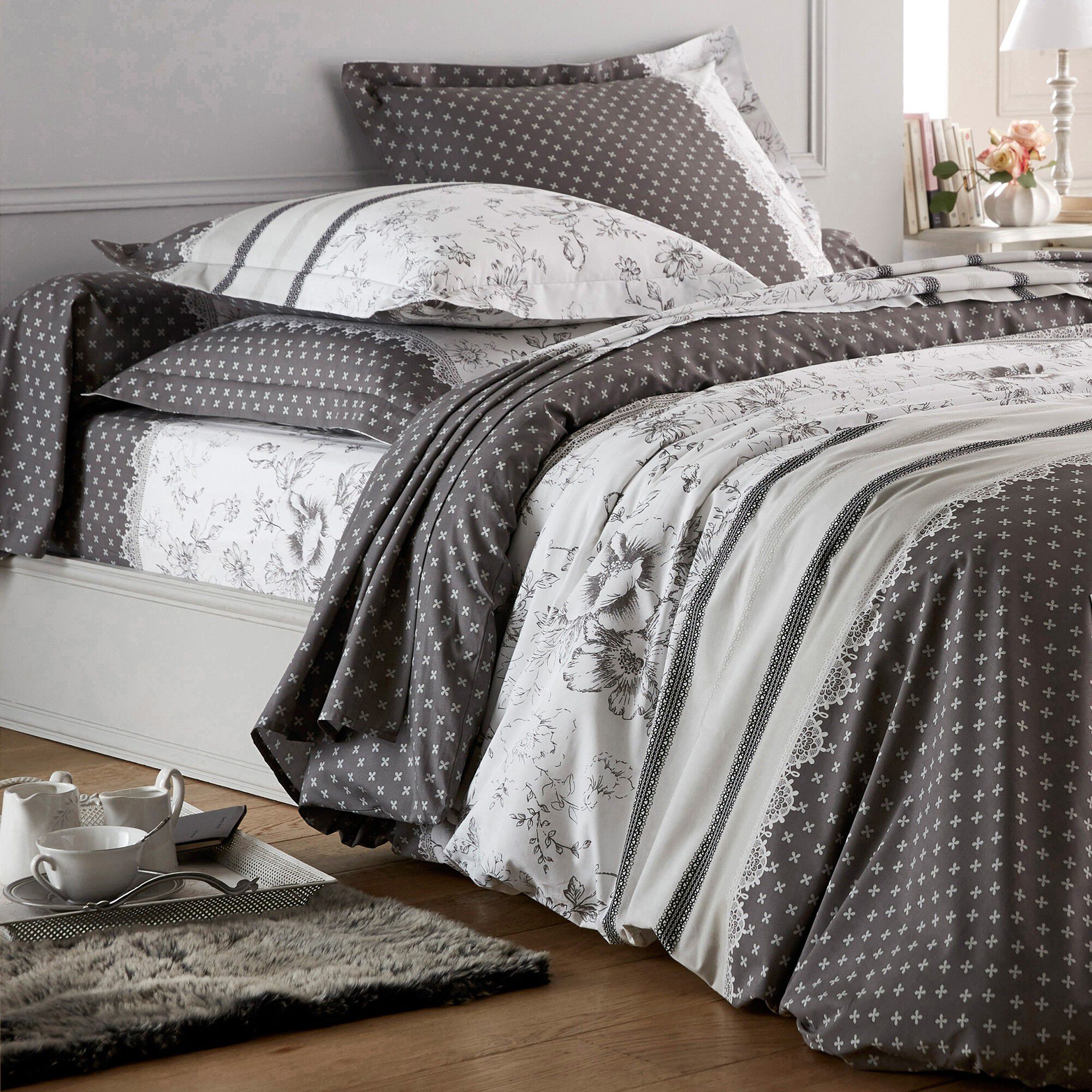 Linge de lit Gabrielle en flanelle imprimé fleurs et dentelle