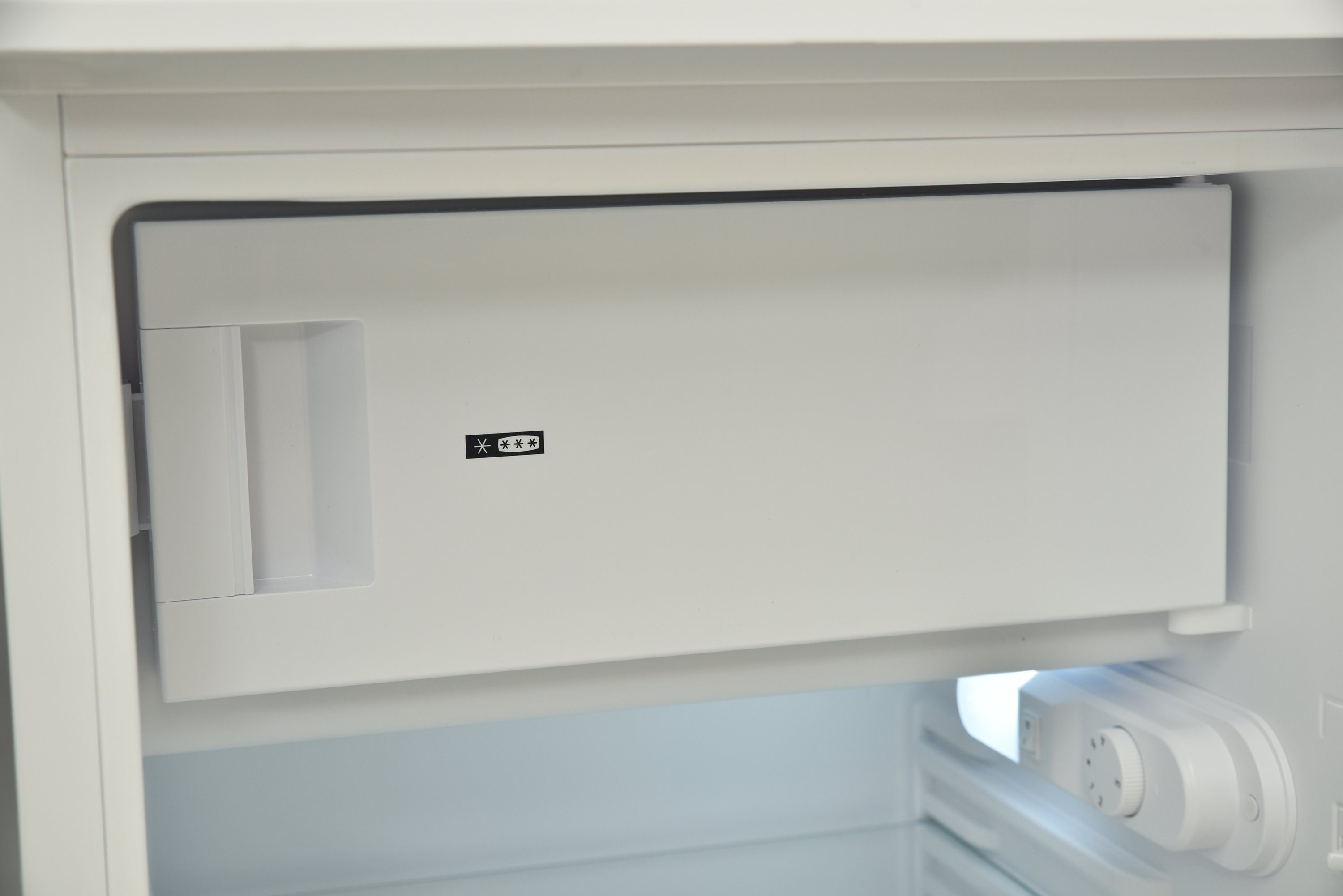 Telefunken Kühlschrank CF-35-130-B, 83.8 cm hoch, 54 cm breit, Mit 4-Sterne-Gefrierfach / 105 L Kühlteil / 17 L Gefrierteil