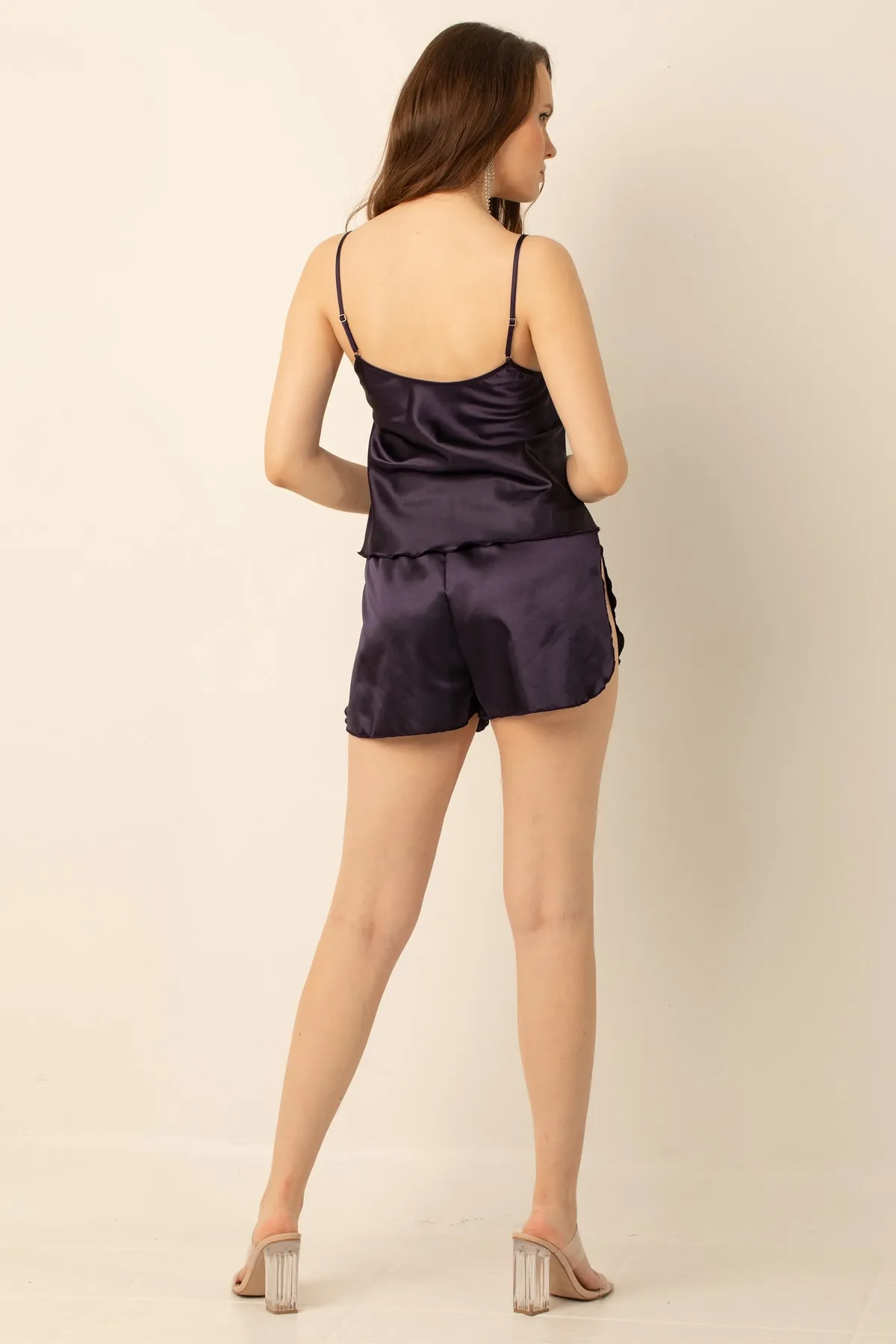 Doremi  Satin-Shorts-Set mit Schlitz und dünnen Trägern