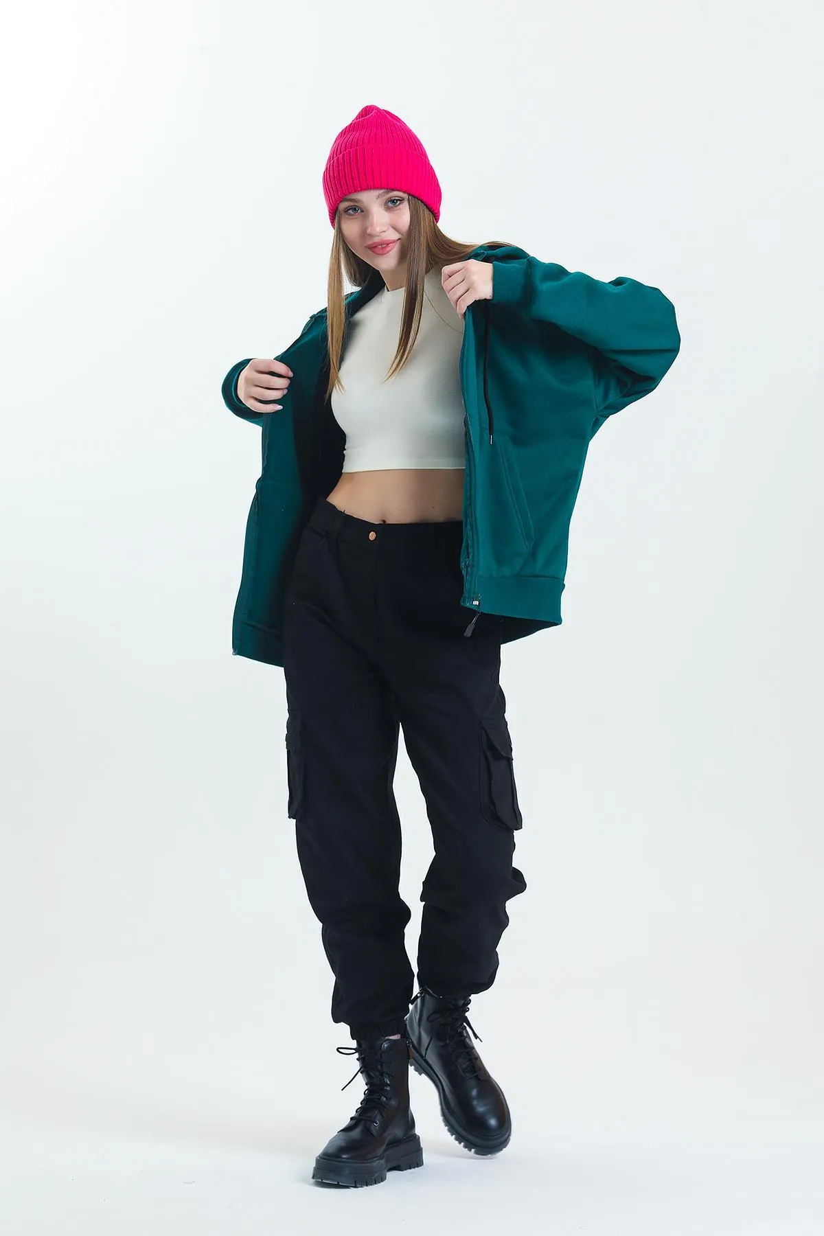 Domoda  Schwarze Jogger-Damenhose aus Gabardine mit bequemer Passform, elastischem Bündchen und Cargotasche