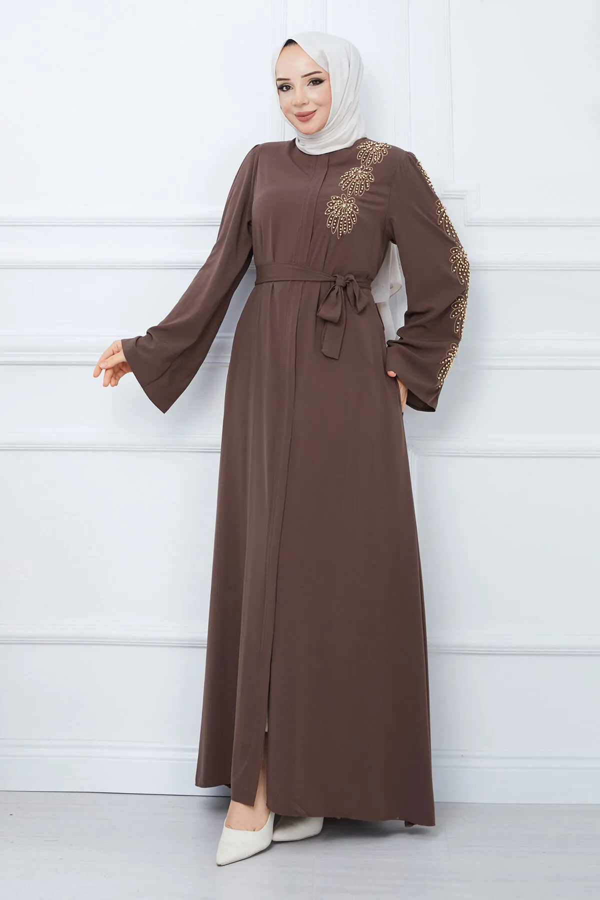 Tesettür Dünyası  Hijab mit Perlenstickerei und Gürtel Ferace TSD240203 Braun