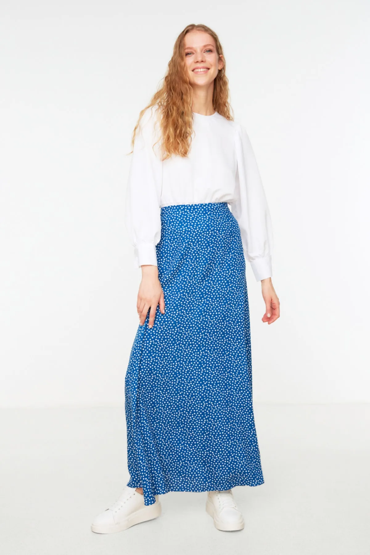 Trendyol Modest  Indigoblauer, gepunkteter Glockenrock aus Webstoff TCTSS22EE0006