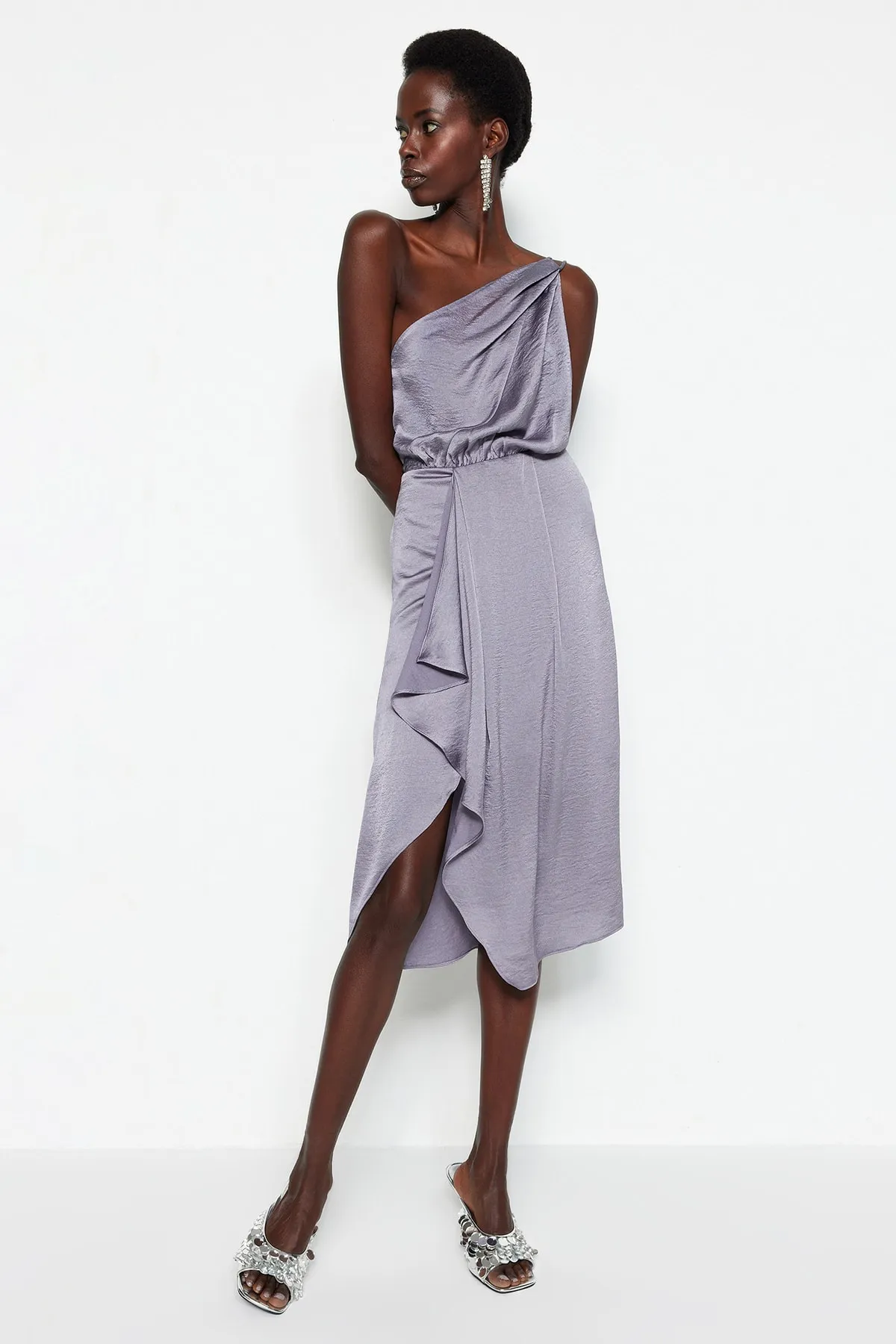 Trendyol Collection  Graues zweireihiges, gefüttertes Abendkleid aus gewebtem Satin TPRSS22EL0967