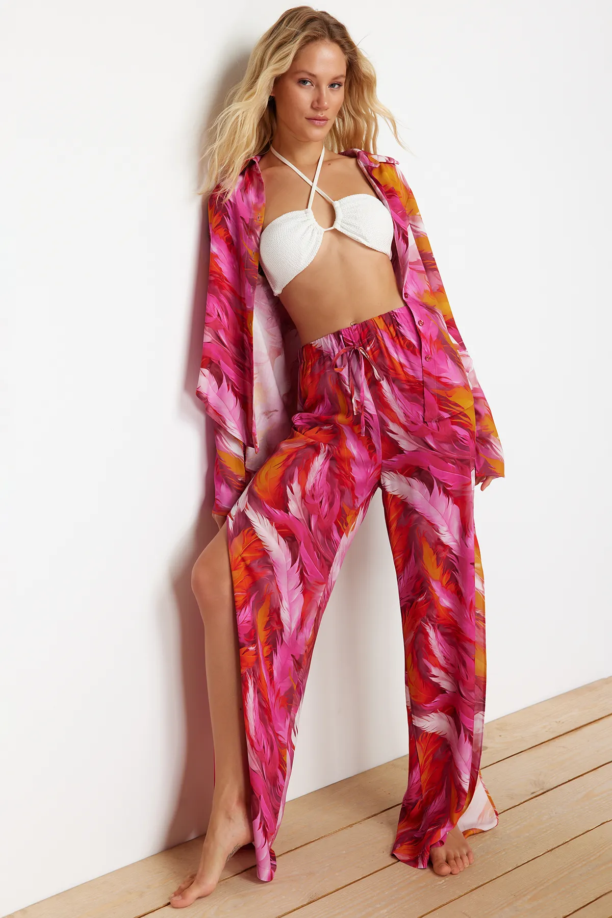 Trendyol Collection  Set aus gewebtem Hemd und Hose mit abstraktem Muster TBESS24AU00003