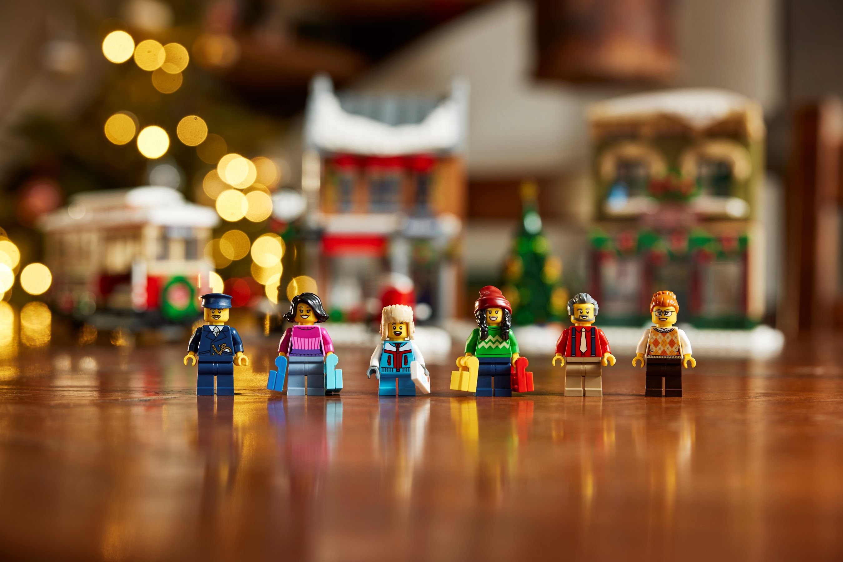 Weihnachtlich geschmückte Hauptstraße 10308