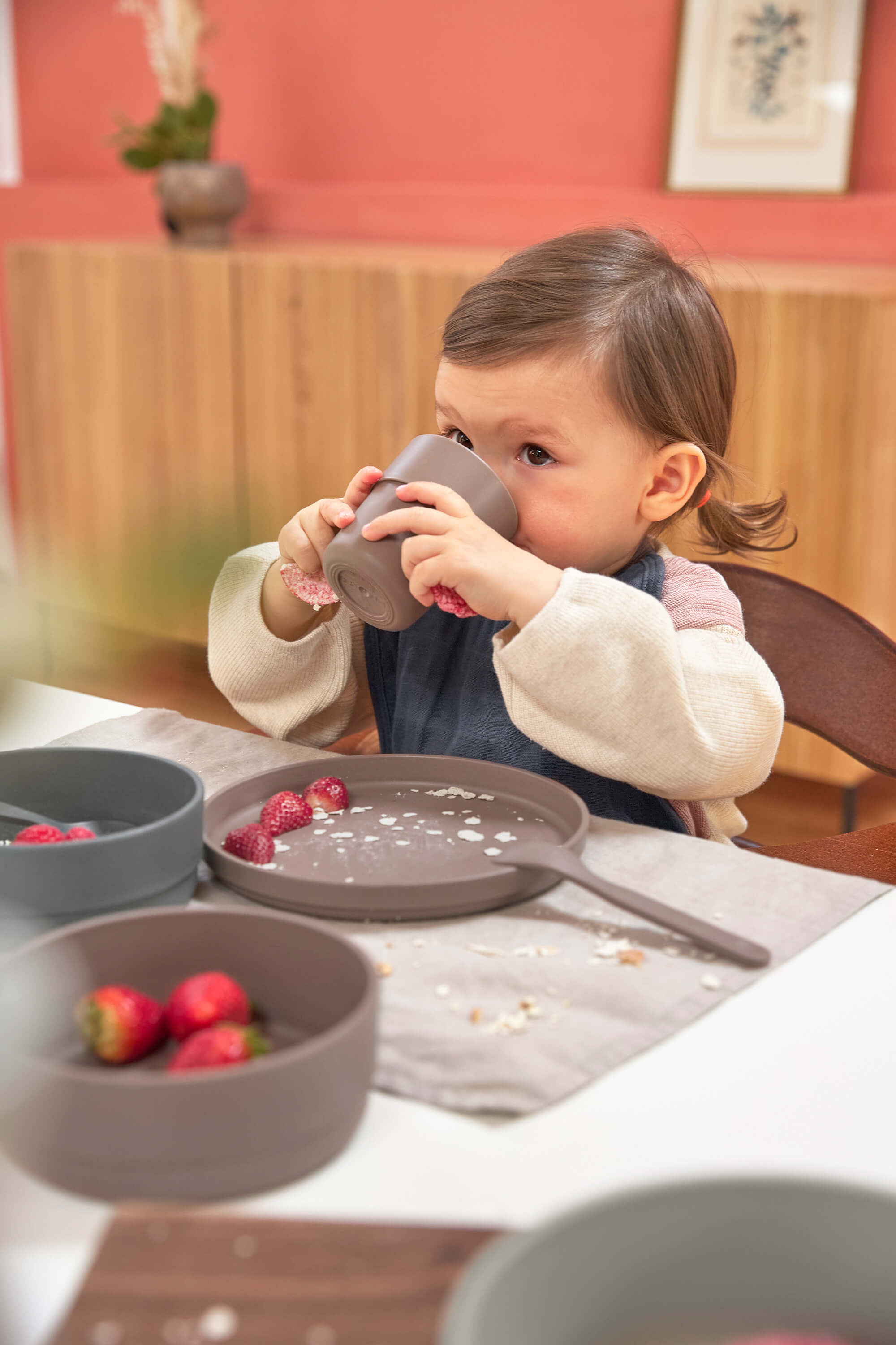 Kindergeschirr Set (Teller - Schüssel - Becher - Löffel), Uni Choco