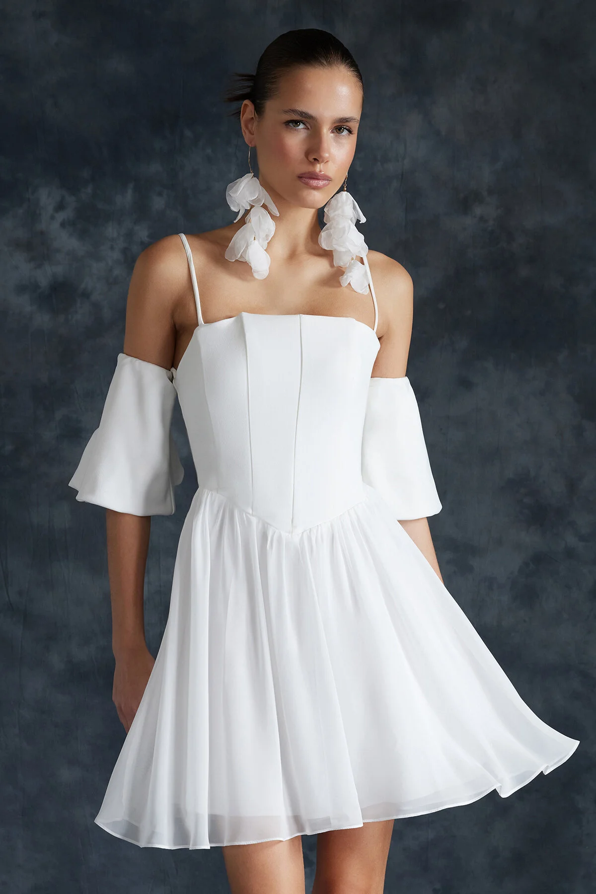 Trendyol Collection  Weiße Braut-Taillenöffnung/Skater-Korsett, detaillierte Hochzeit/Elegantes Nikah-Abendkleid TPRSS24EL00116