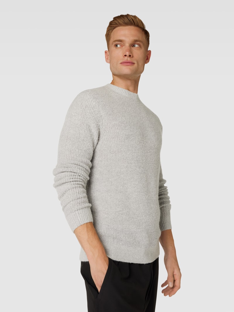 Strickpullover mit gerippten Abschlüssen in hellgrau