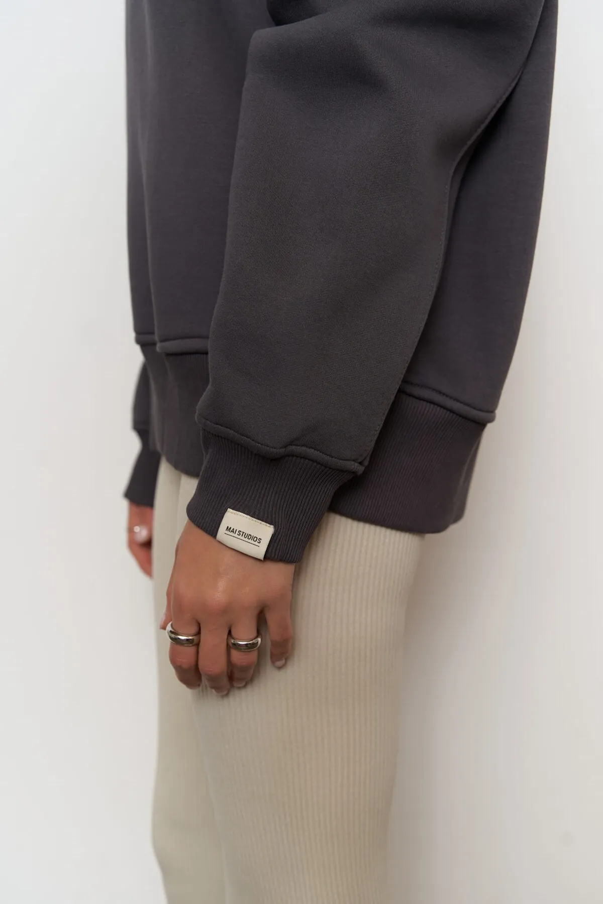 MAİ COLLECTİON  Anthrazitfarbenes Oversize-Sweatshirt von Street Studios