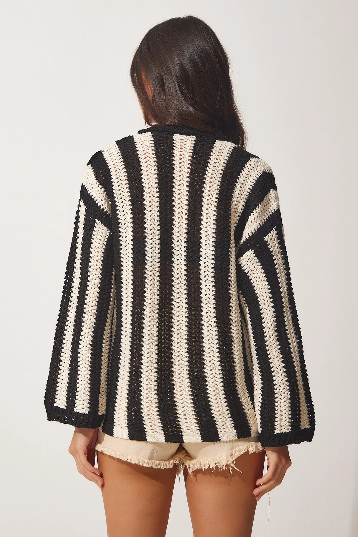 Happiness İstanbul  Durchbrochene saisonale Strickbluse für Damen in Schwarz mit Knochenmuster MX00101