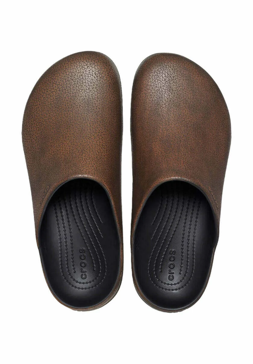 Crocs DYLAN BURNISHED MOCHA - Zuecos