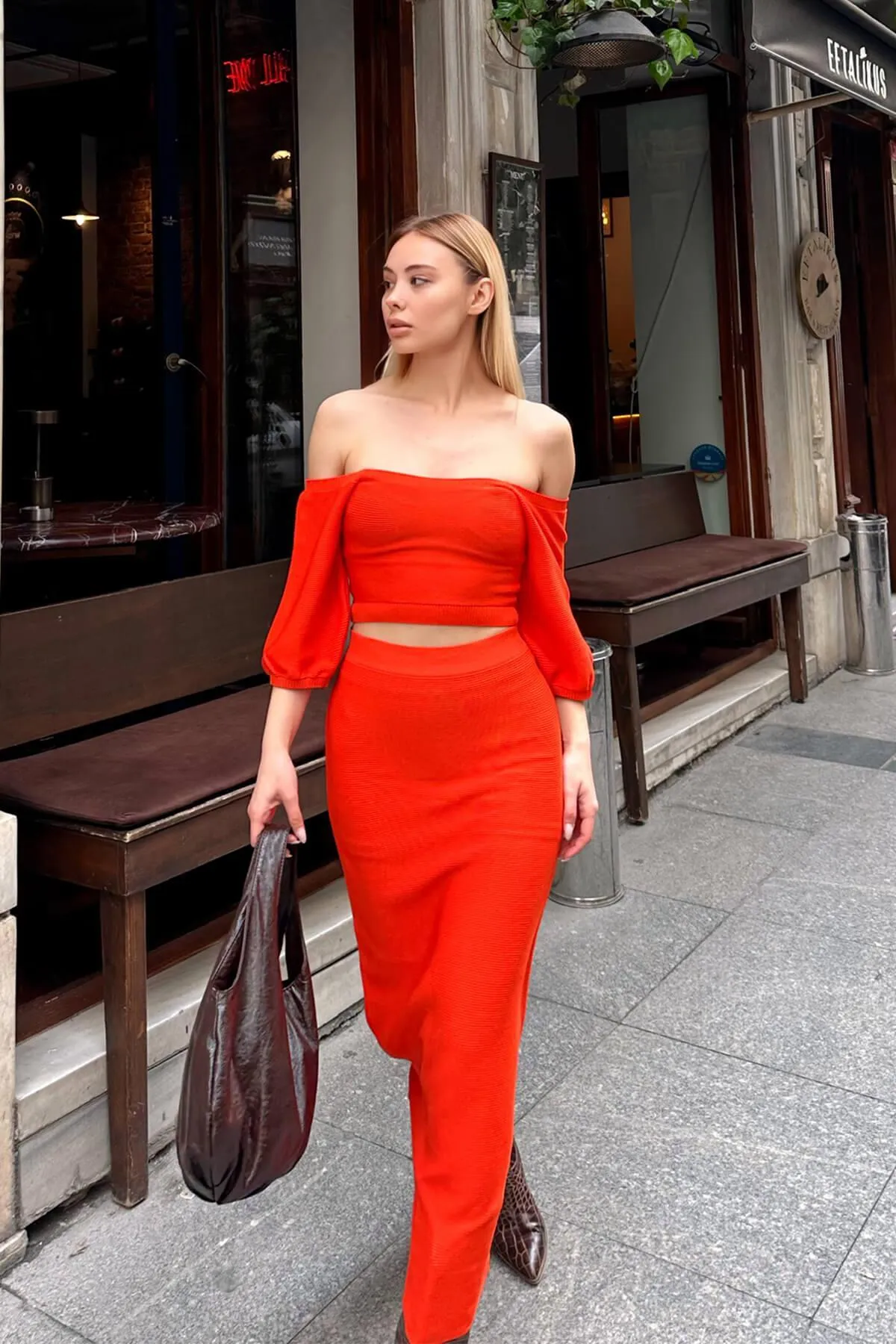 Swist  Orangefarbenes Madonna-Kragen-Strick-Crop-Rock-Strickwaren-Bottom-Top-Set für Damen