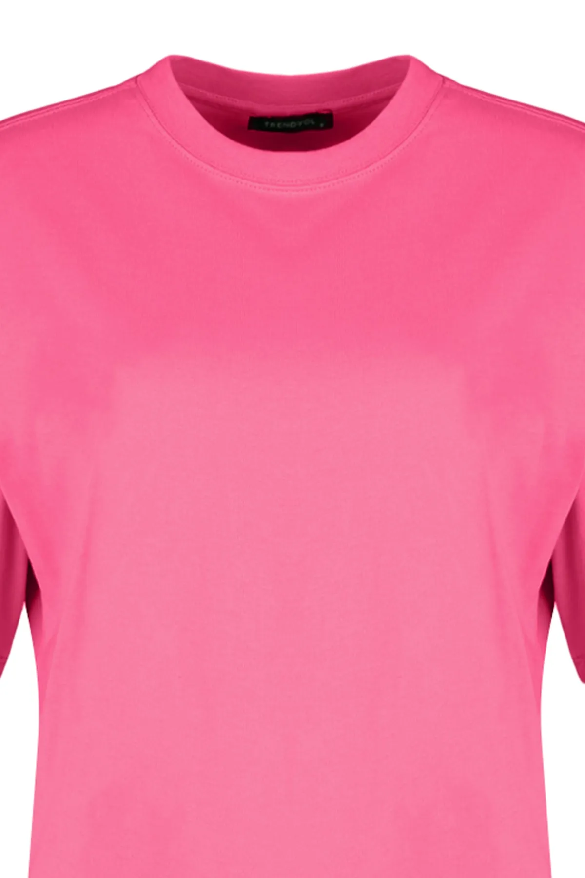 Trendyol Collection  Fuchsiafarbenes Premium-Strick-T-Shirt aus 100 % Baumwolle in Übergröße/weiter Passform mit Rundhalsausschnitt TWOSS23TS00040