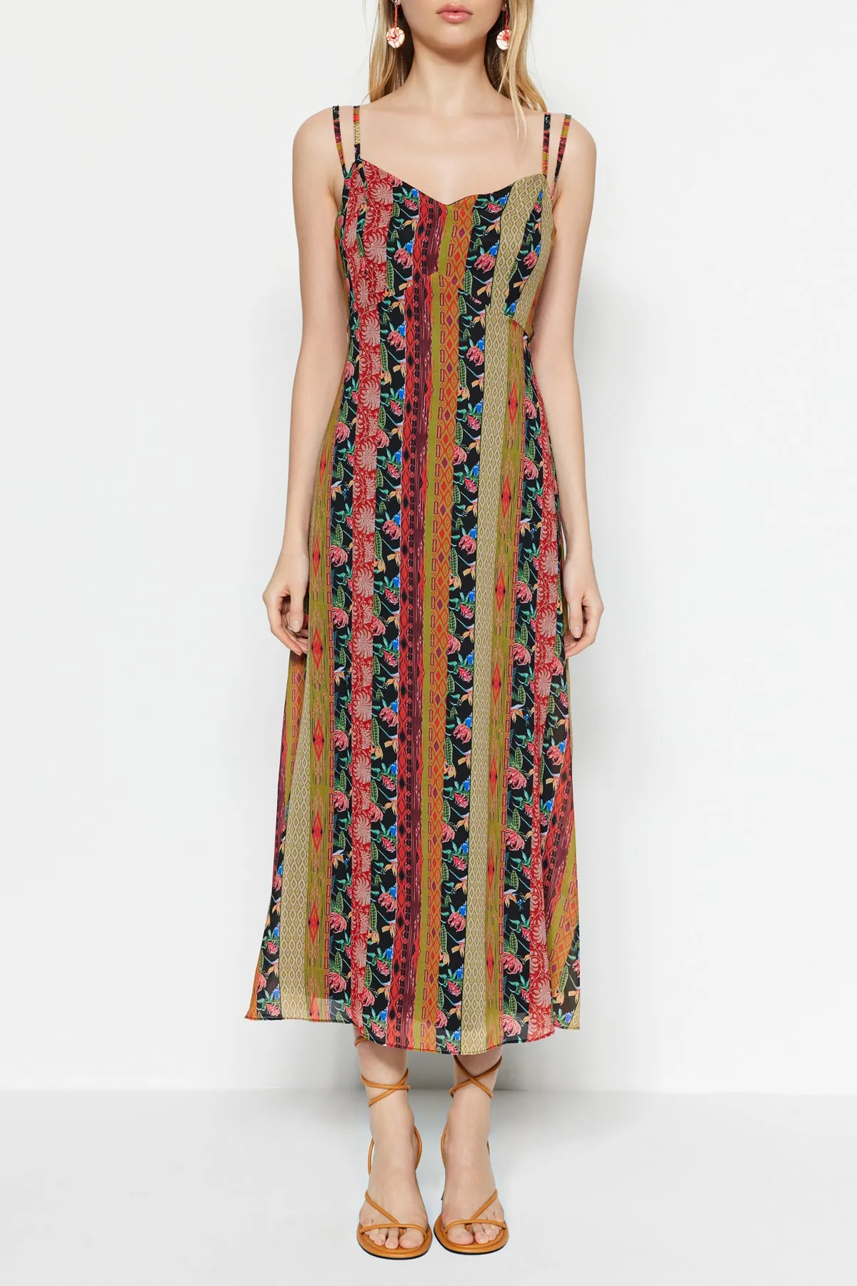 Trendyol Collection  Mehrfarbig gemustertes Trägerkleid in A-Linie/Glockenform, Midi-Gefüttert, gewebtes Kleid TWOSS23EL00989