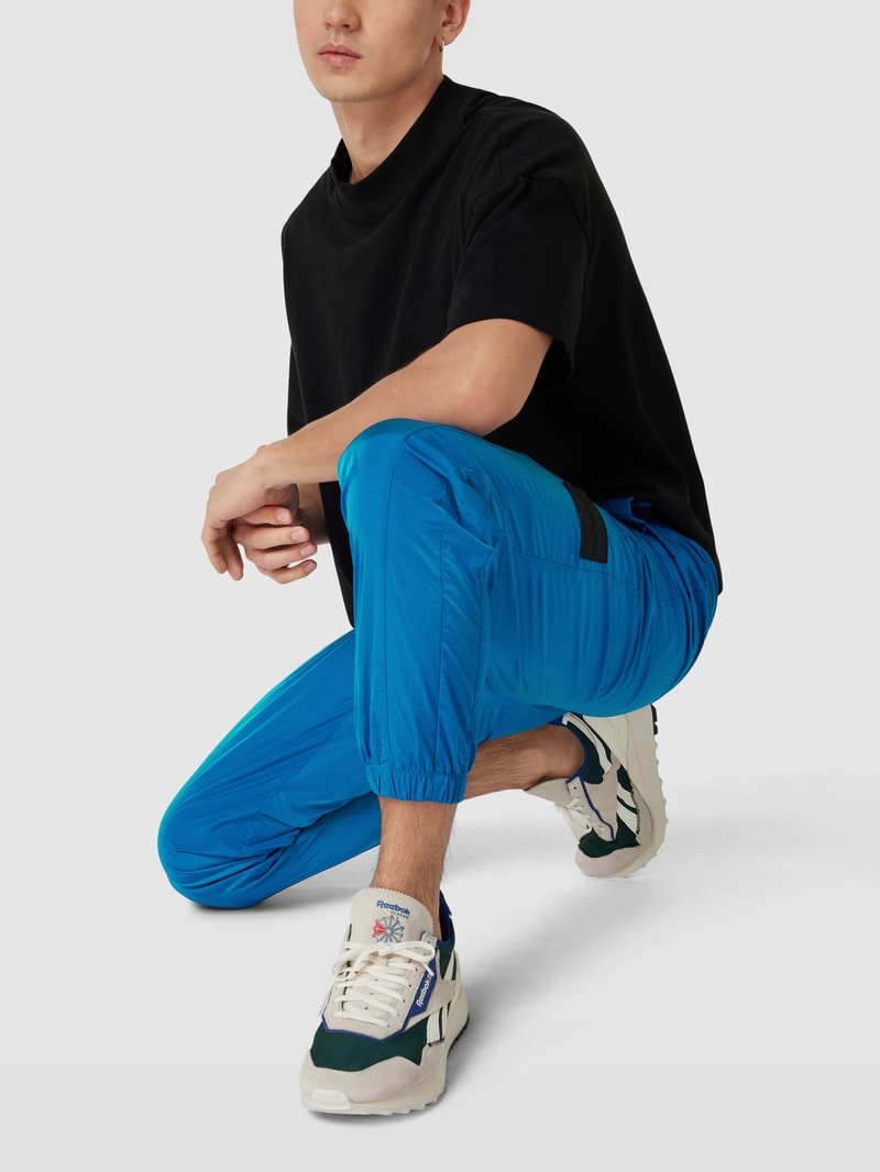 Stoffhose mit elastischen Abschlüssen in royalblau