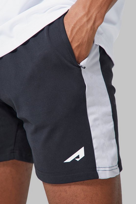 Performance Shorts mit Active Logo