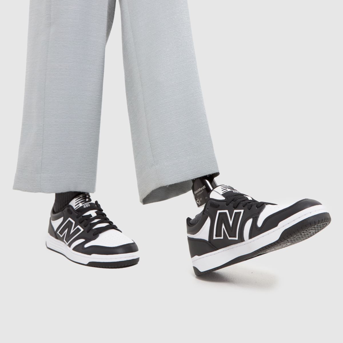 New Balance 480 cipők fekete és fehér színben