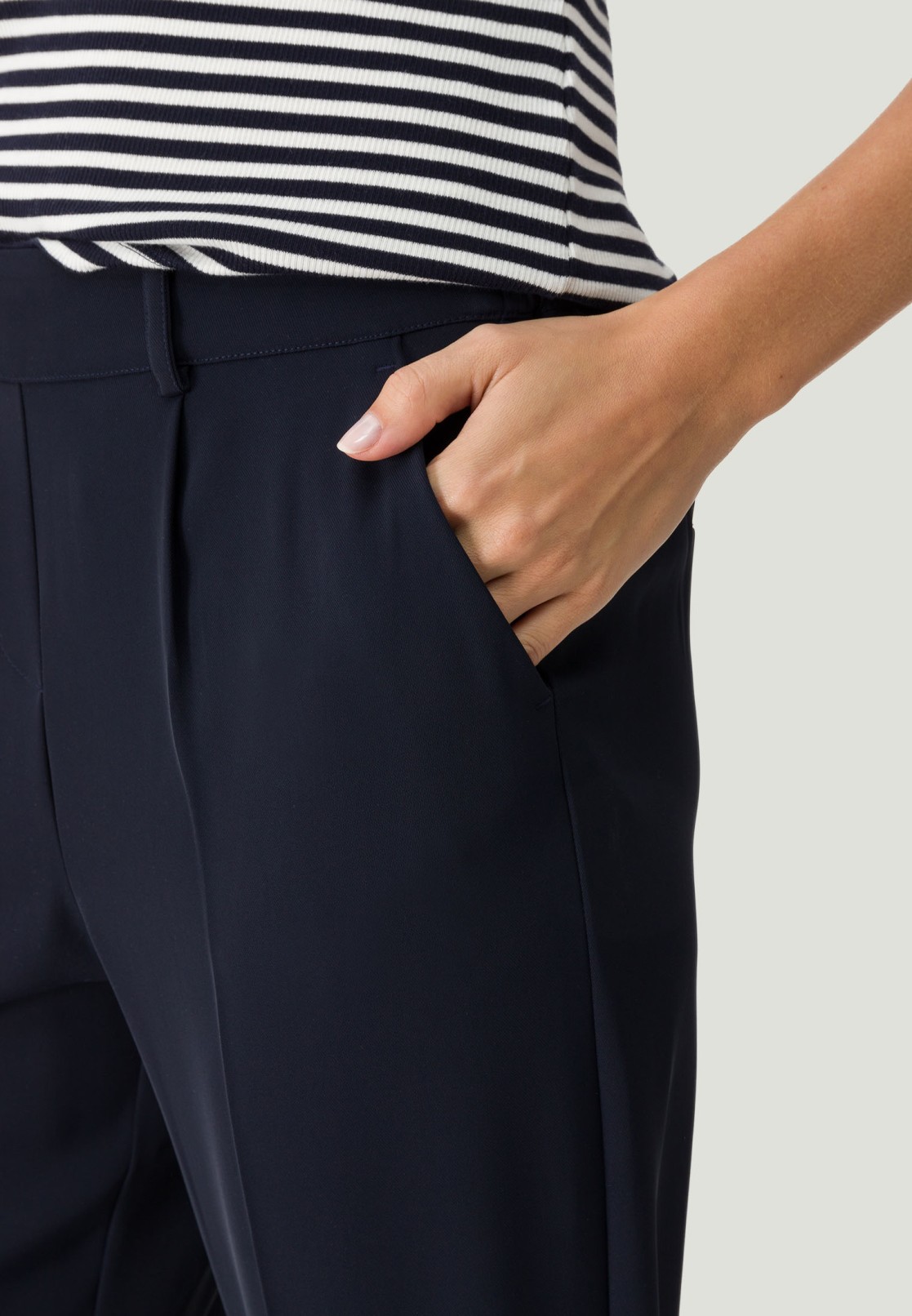 Stoffhose mit elastischem Bund
