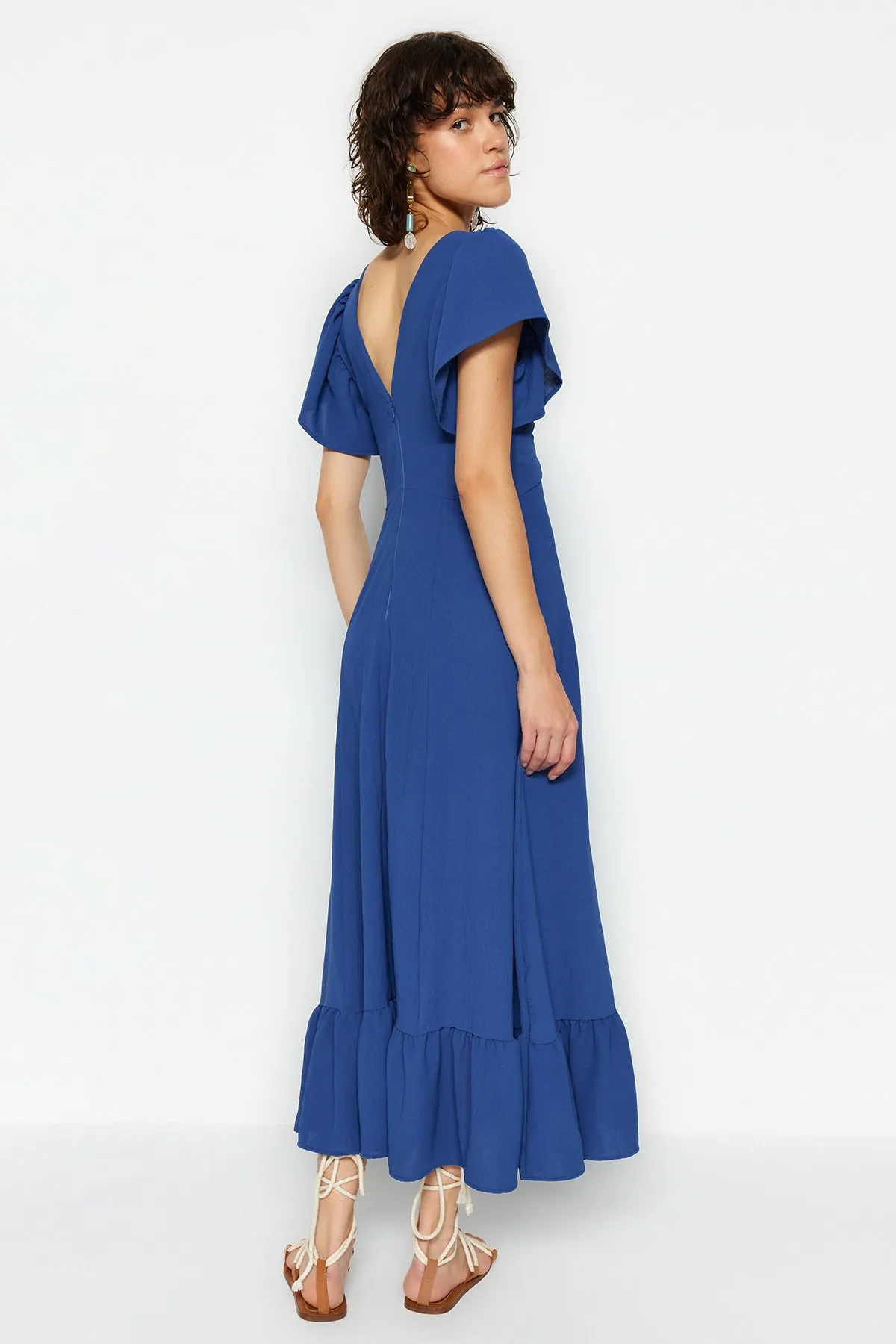 Trendyol Collection  Indigofarbenes Maxikleid mit gewebtem Volant und detailliertem Webmuster TWOSS23EL02065