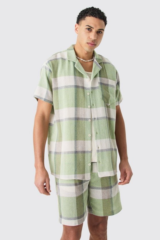 Strukturiertes kariertes Oversize Hemd und Shorts