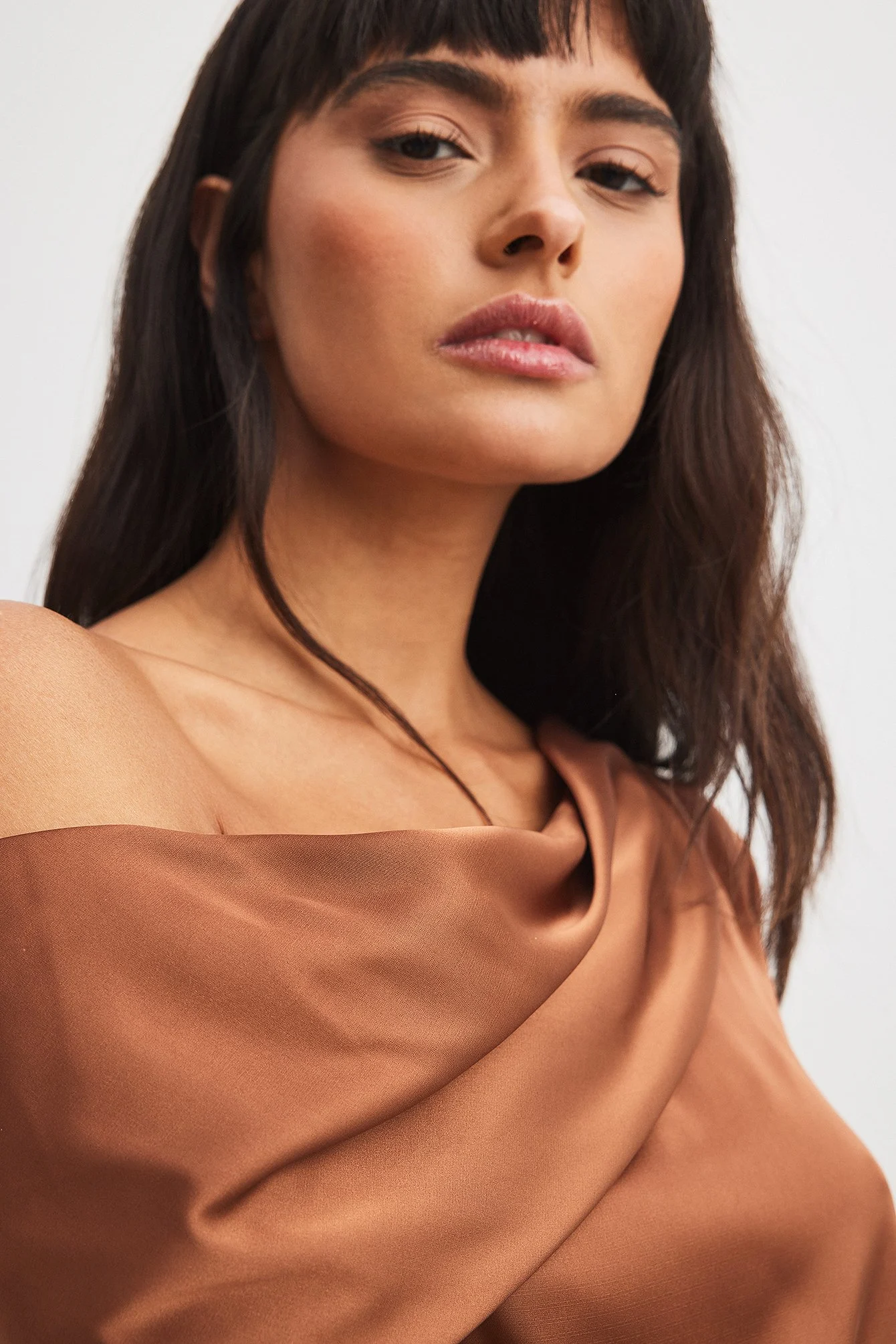 Drapiertes One-Shoulder-Shirt