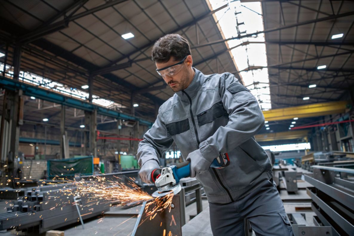 „Bosch Blue 06019J4102 GWS 18-10 P“ akumuliatorinis kampinis šlifuoklis, 18 V, be akumuliatorių ir įkroviklio, 125 mm, L dėžutėje