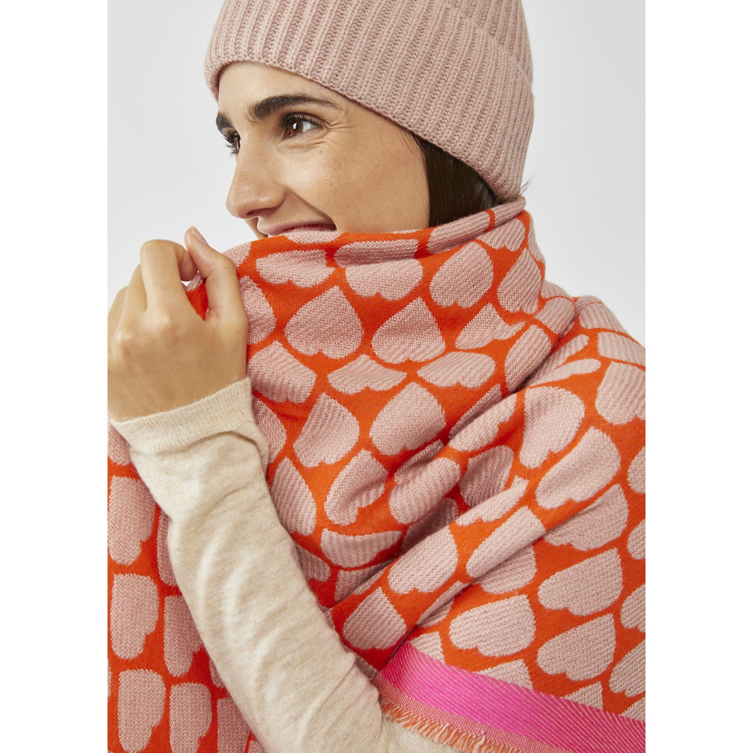 Tücher mit Jacquard-Herzen