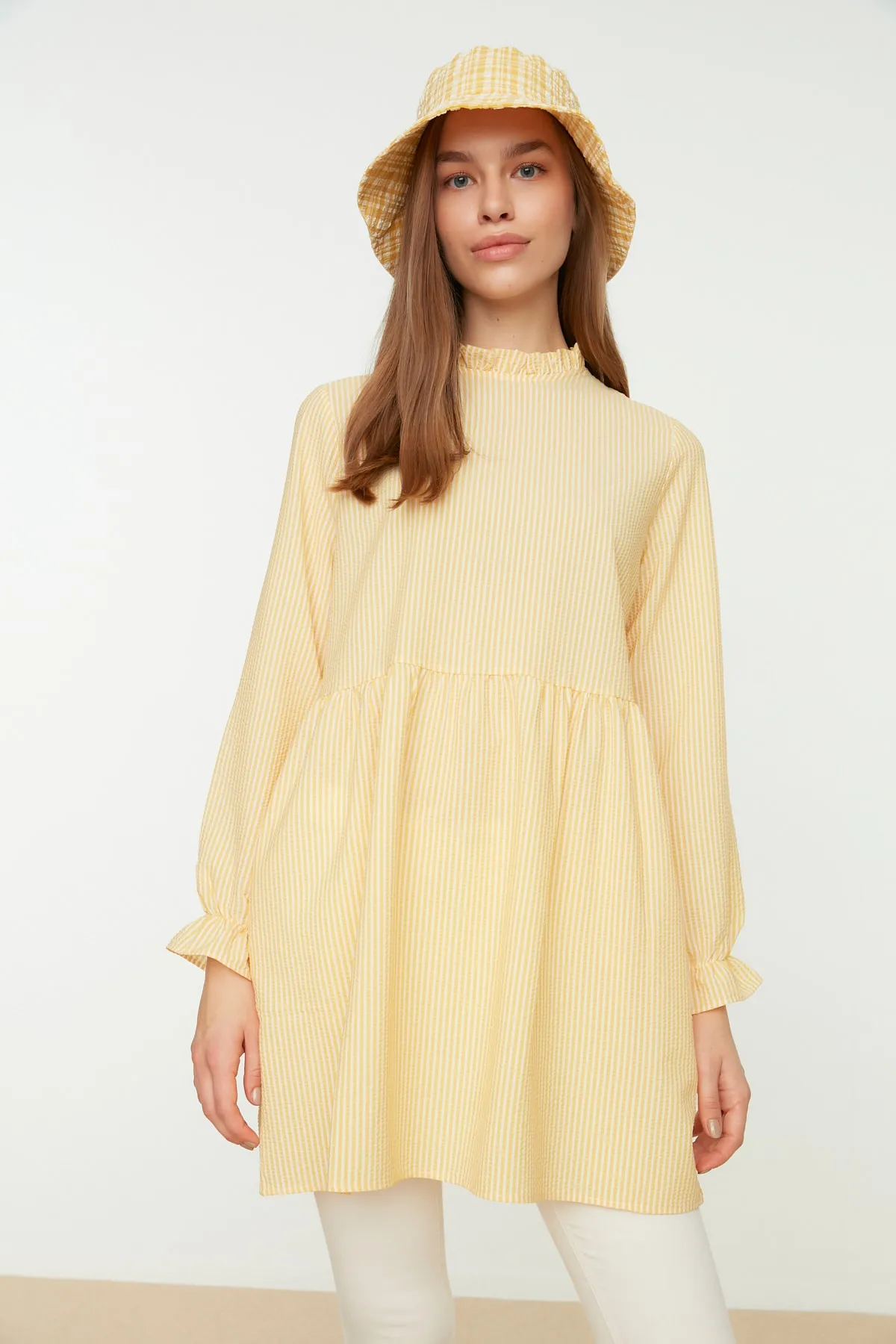 Trendyol Modest  Gelbe Tunika mit Stehkragen und Raffung TCTSS22GO0108